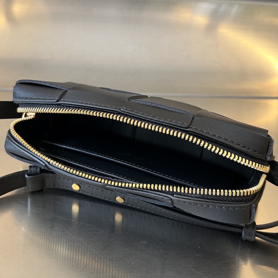 bo*te*ga Ve*ne*ta mini cassette cross-body bag