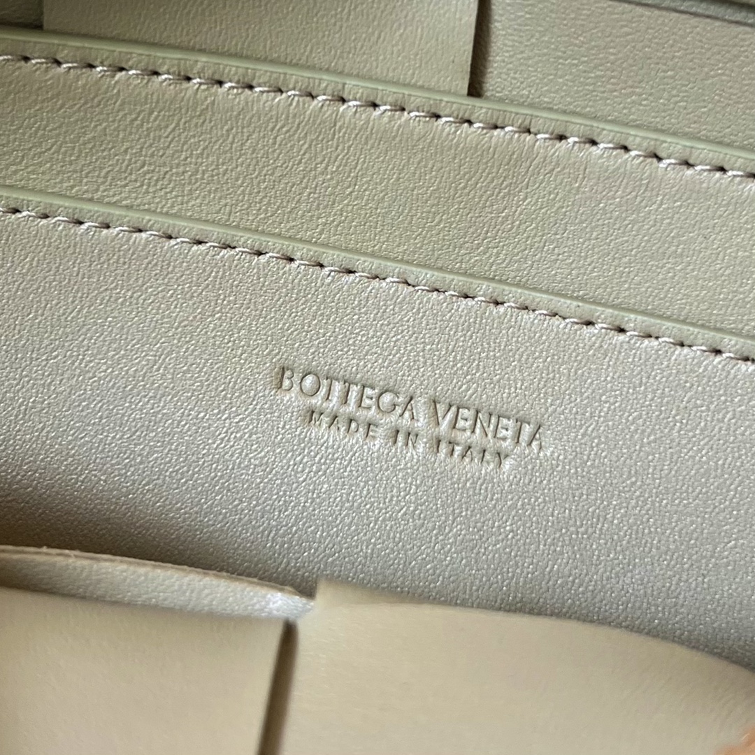bo*te*ga Ve*ne*ta mini cassette cross-body bag