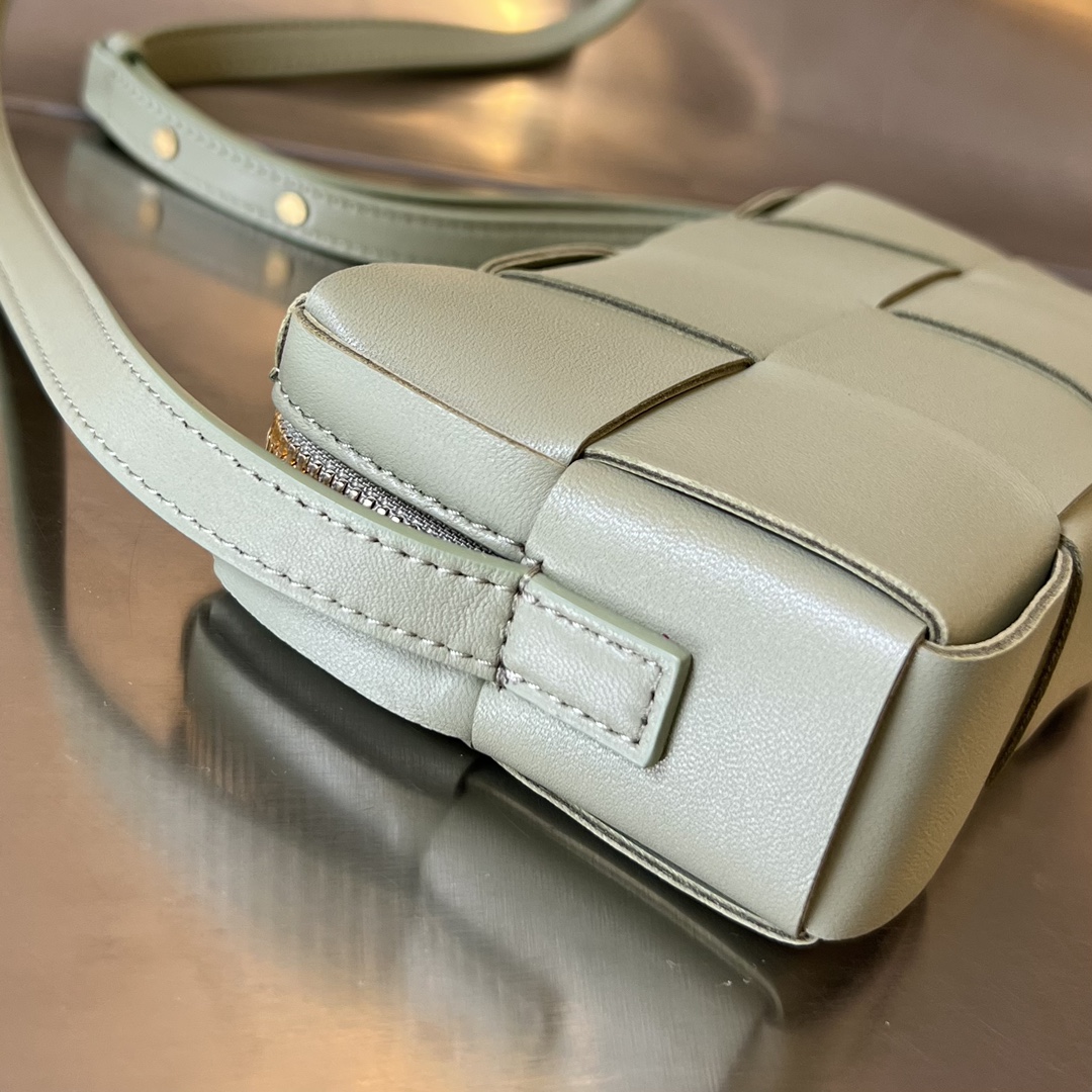 bo*te*ga Ve*ne*ta mini cassette cross-body bag