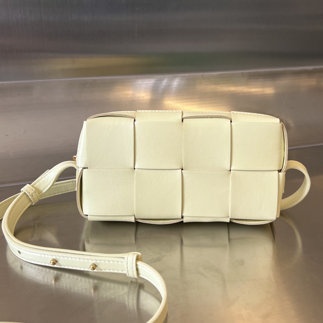 bo*te*ga Ve*ne*ta mini cassette cross-body bag