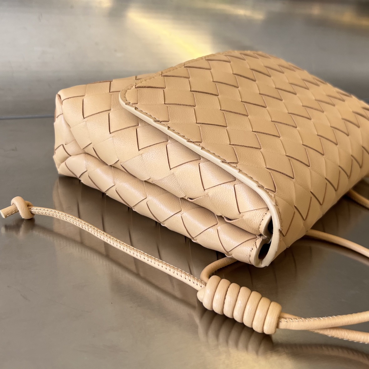 bo*te*ga Ve*ne*ta mini intrecciato cross-body bag