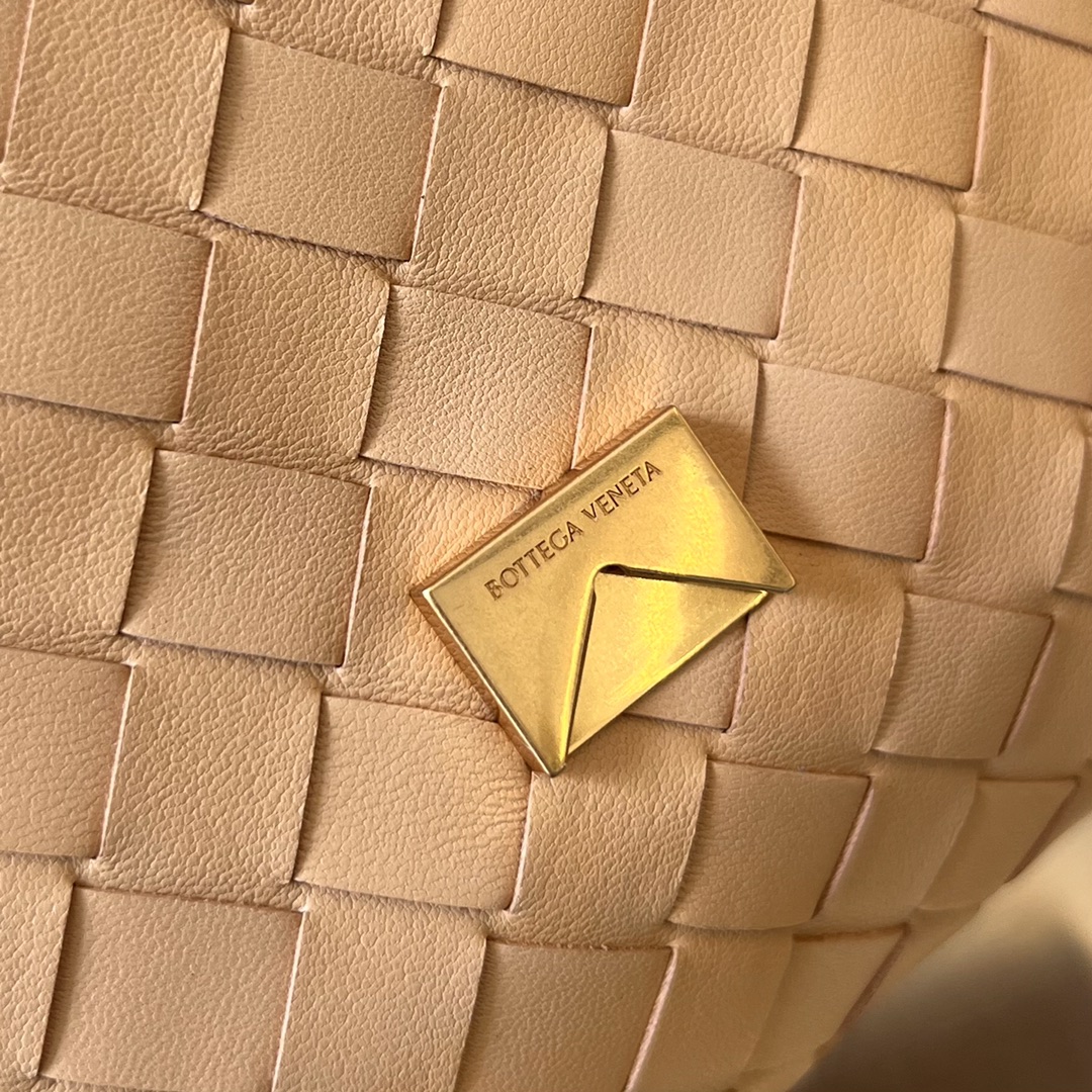 bo*te*ga Ve*ne*ta mini intrecciato cross-body bag