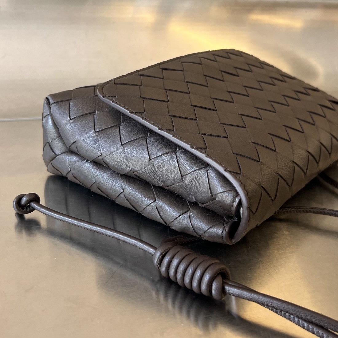 bo*te*ga Ve*ne*ta mini intrecciato cross-body bag