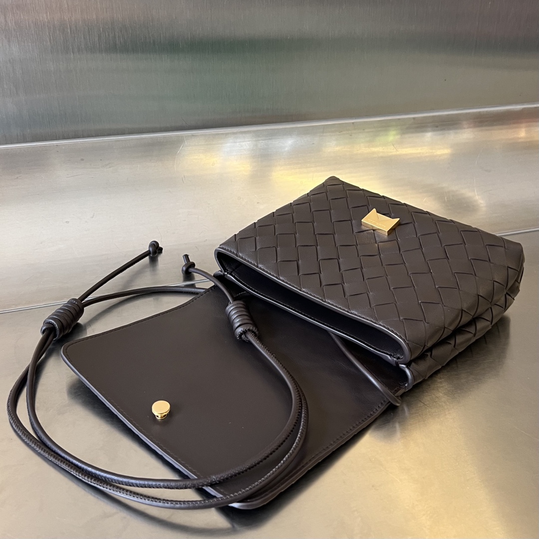 bo*te*ga Ve*ne*ta mini intrecciato cross-body bag