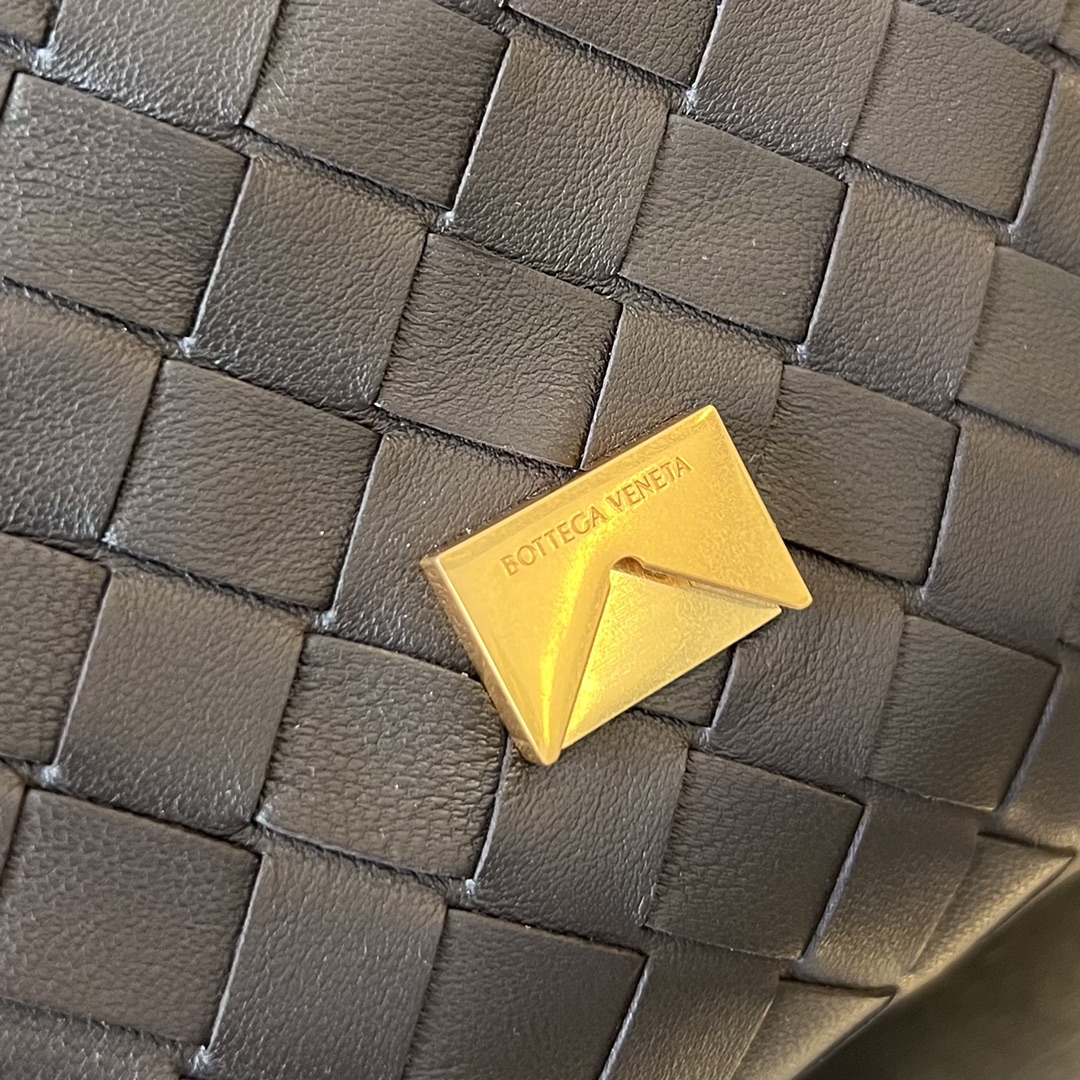bo*te*ga Ve*ne*ta mini intrecciato cross-body bag