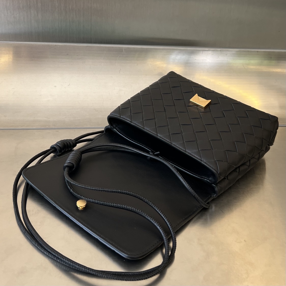 bo*te*ga Ve*ne*ta mini intrecciato cross-body bag