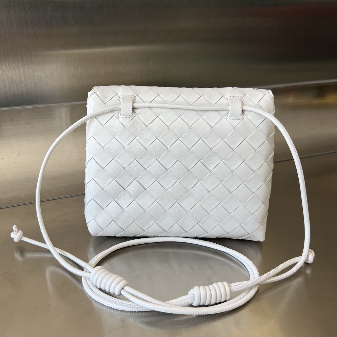 bo*te*ga Ve*ne*ta mini intrecciato cross-body bag