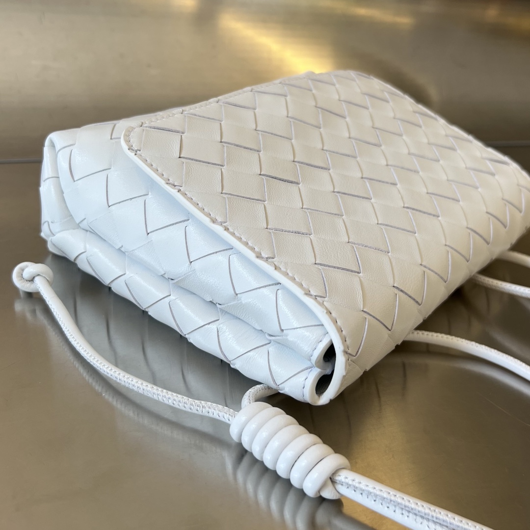 bo*te*ga Ve*ne*ta mini intrecciato cross-body bag