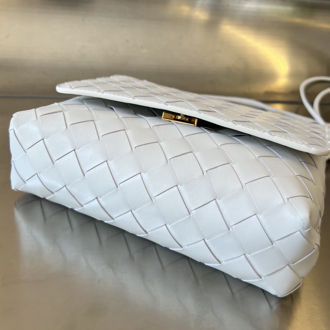 bo*te*ga Ve*ne*ta mini intrecciato cross-body bag