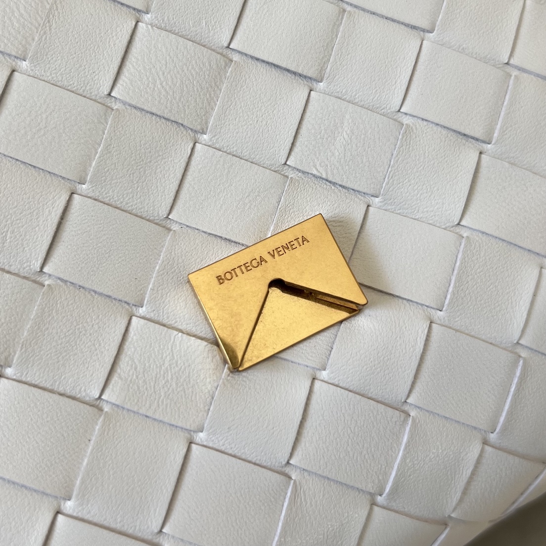 bo*te*ga Ve*ne*ta mini intrecciato cross-body bag