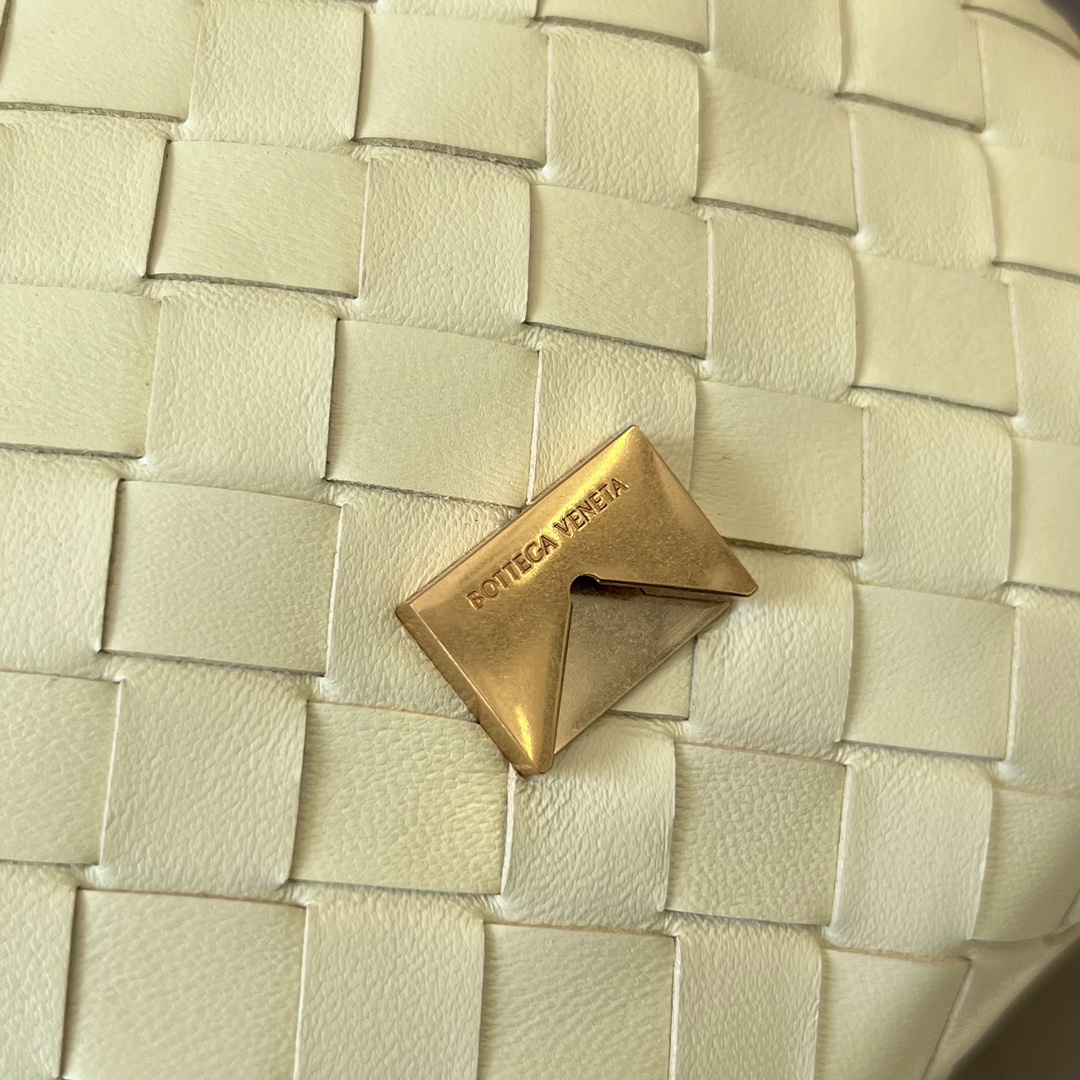 bo*te*ga Ve*ne*ta mini intrecciato cross-body bag