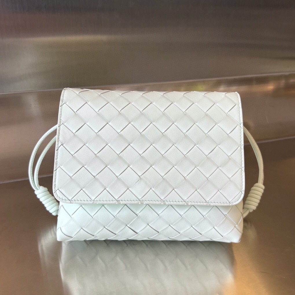 bo*te*ga Ve*ne*ta mini intrecciato cross-body bag