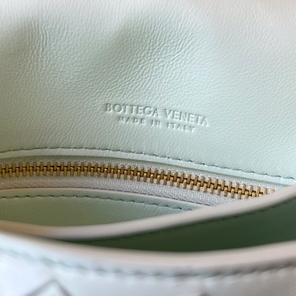 bo*te*ga Ve*ne*ta mini intrecciato cross-body bag