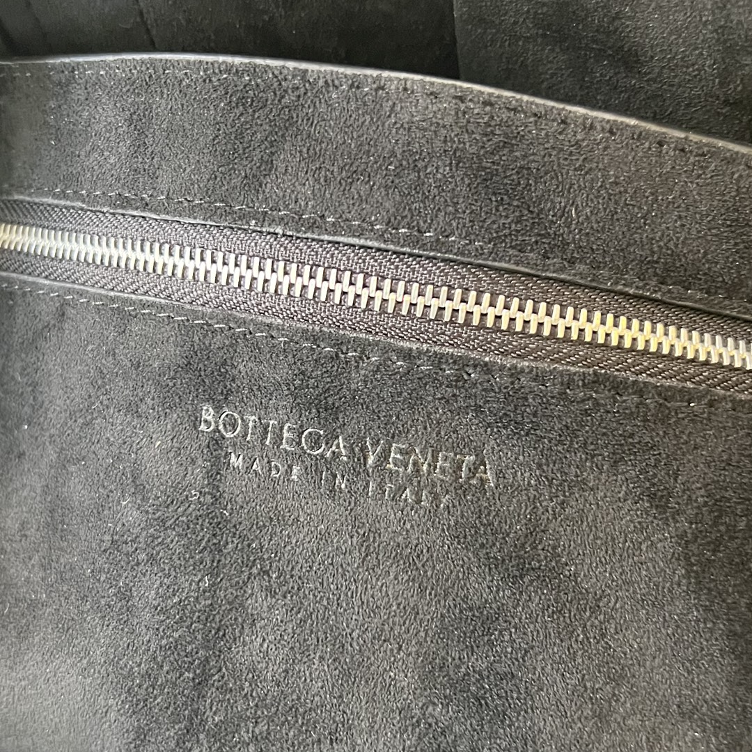 bo*te*ga Ve*ne*ta small arco tote bag with strap