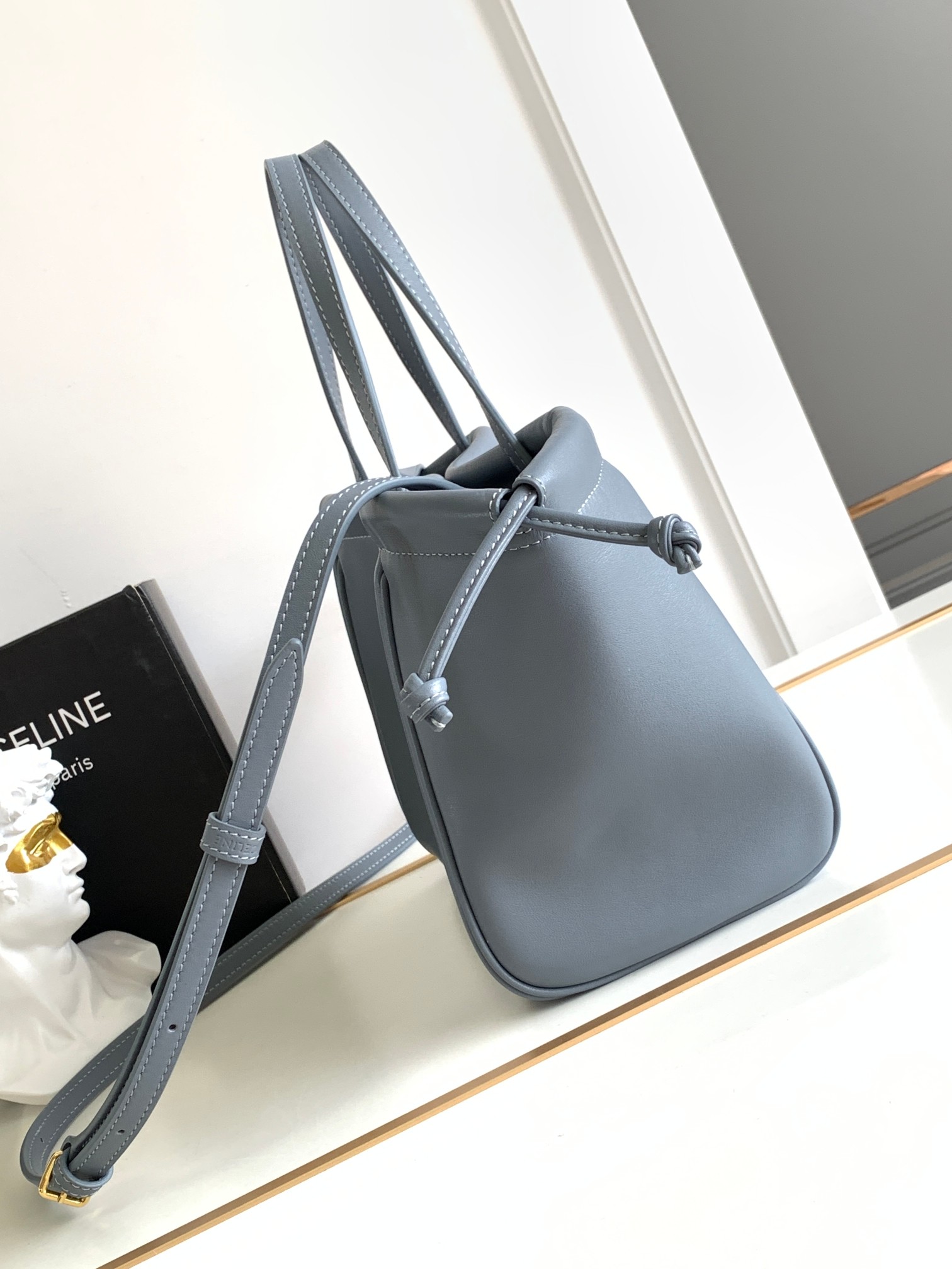 Ce**e small cabas drawstring cuir triomphe