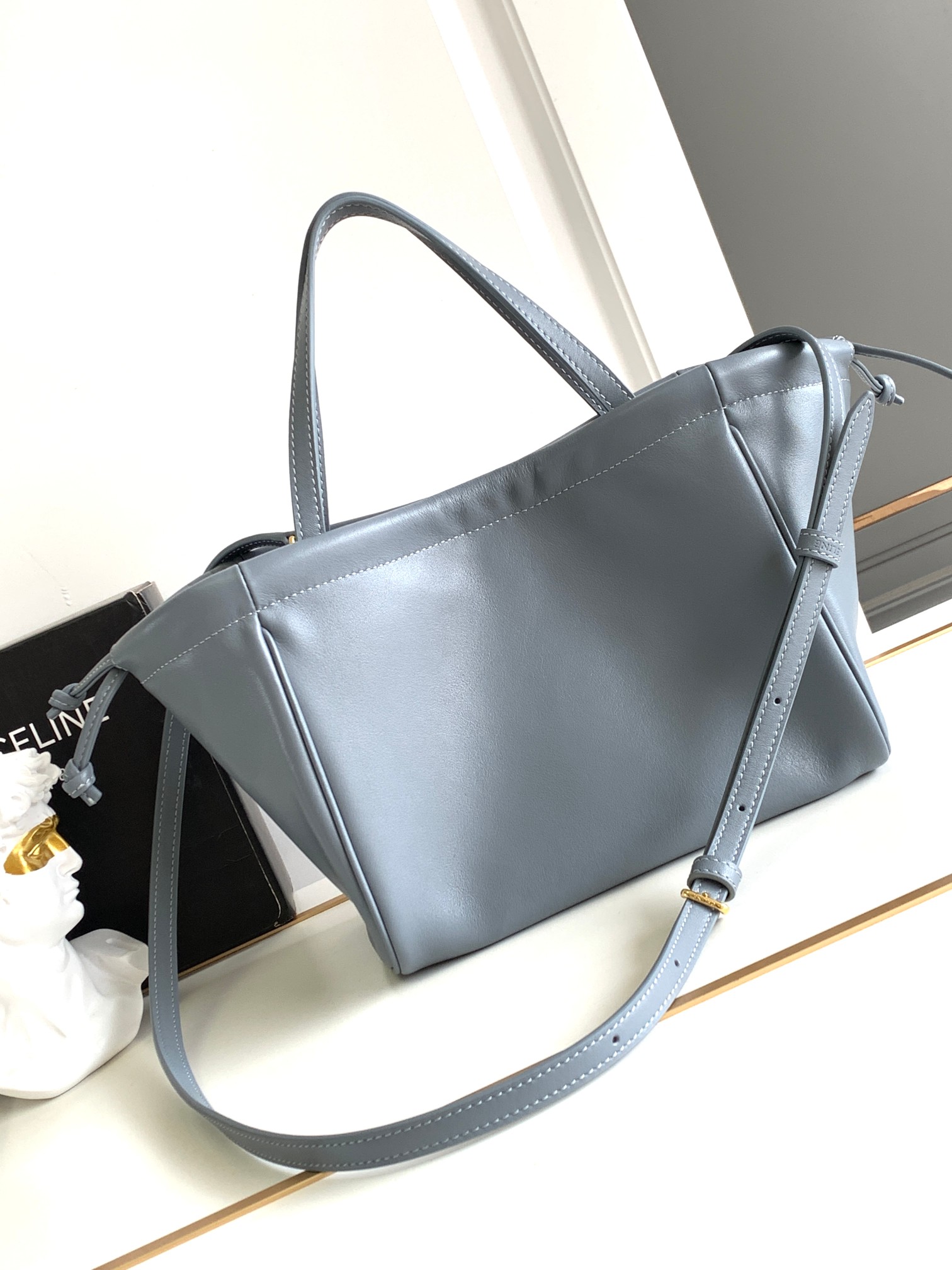 Ce**e small cabas drawstring cuir triomphe