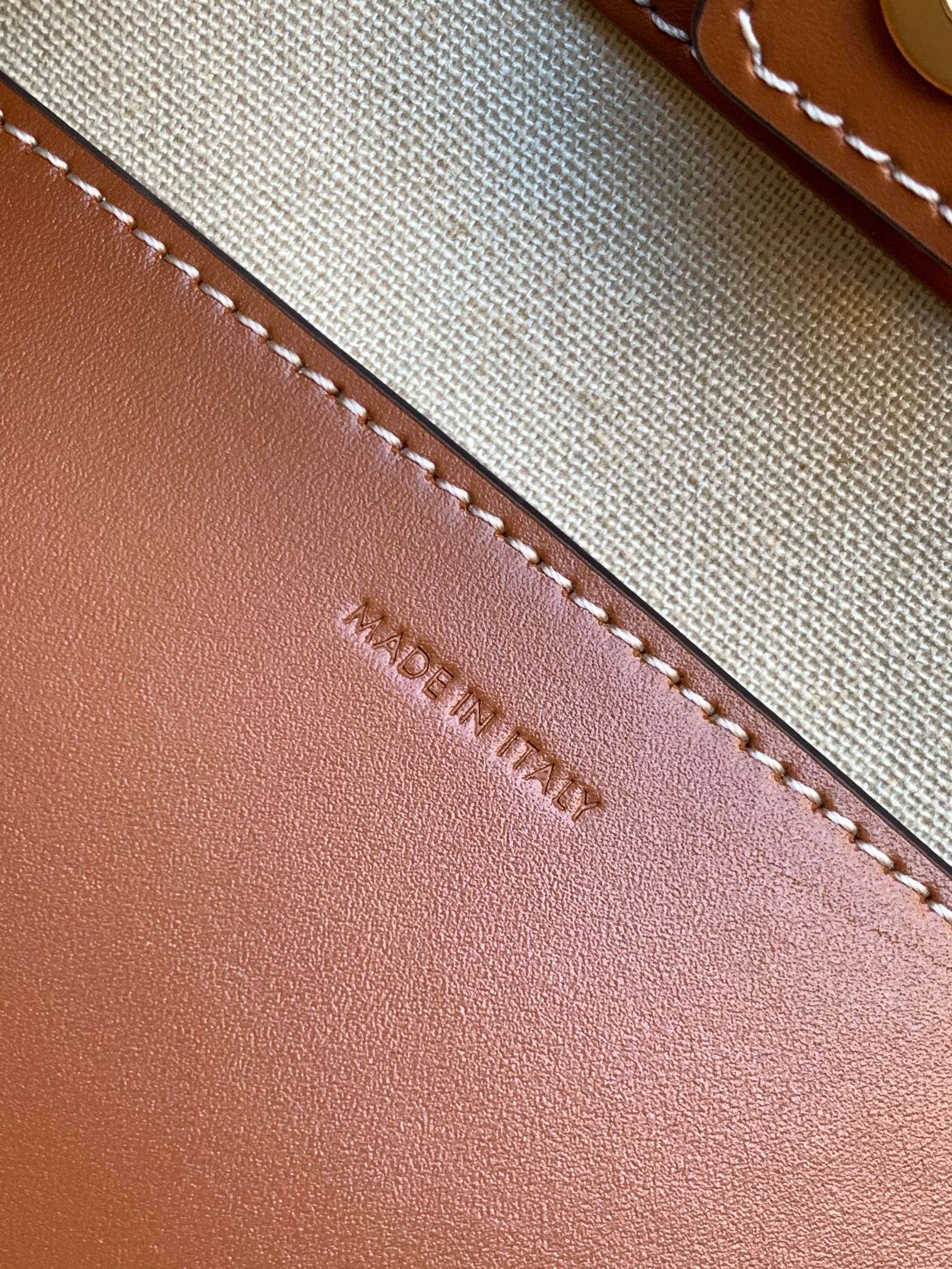Ce**e bucket cuir triomphe bag