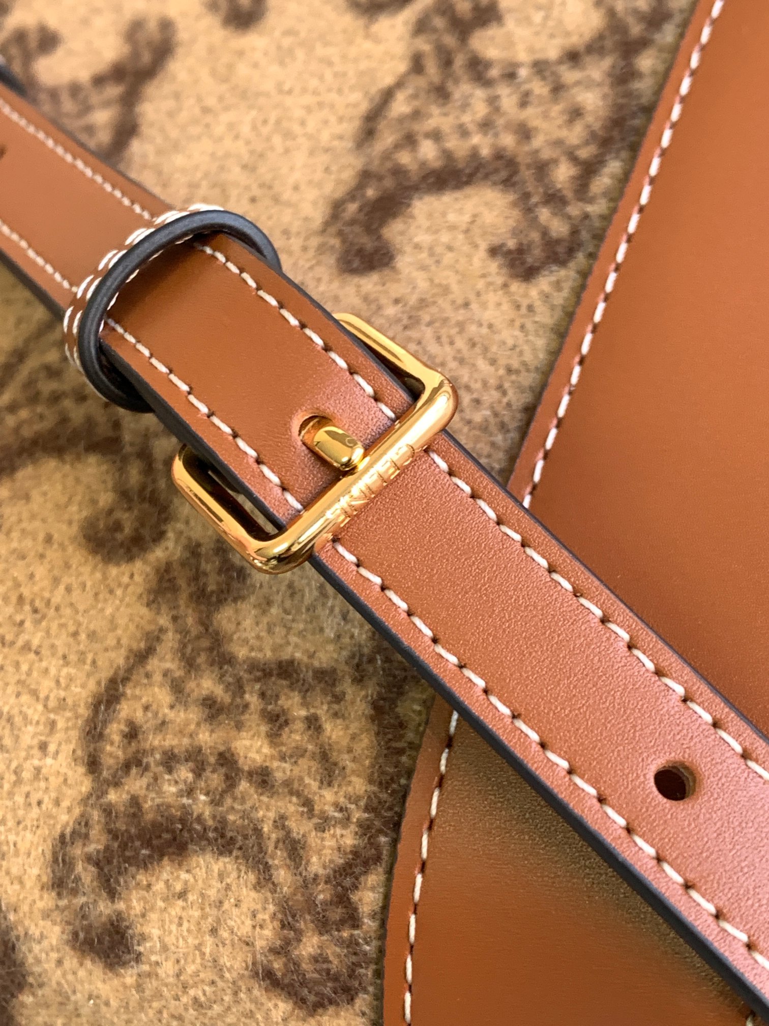 Ce**e bucket cuir triomphe bag