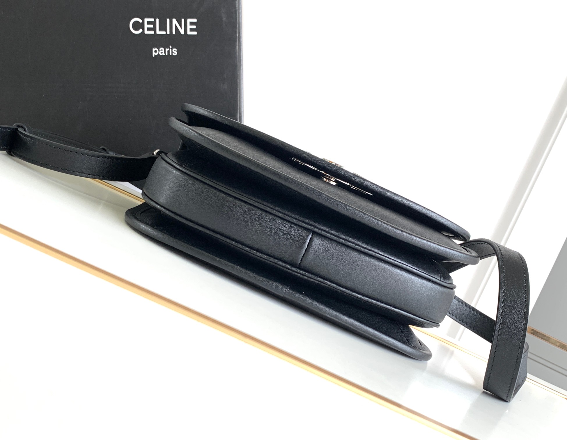 ce**e medium besace triomphe in S*pple natural calfskin black