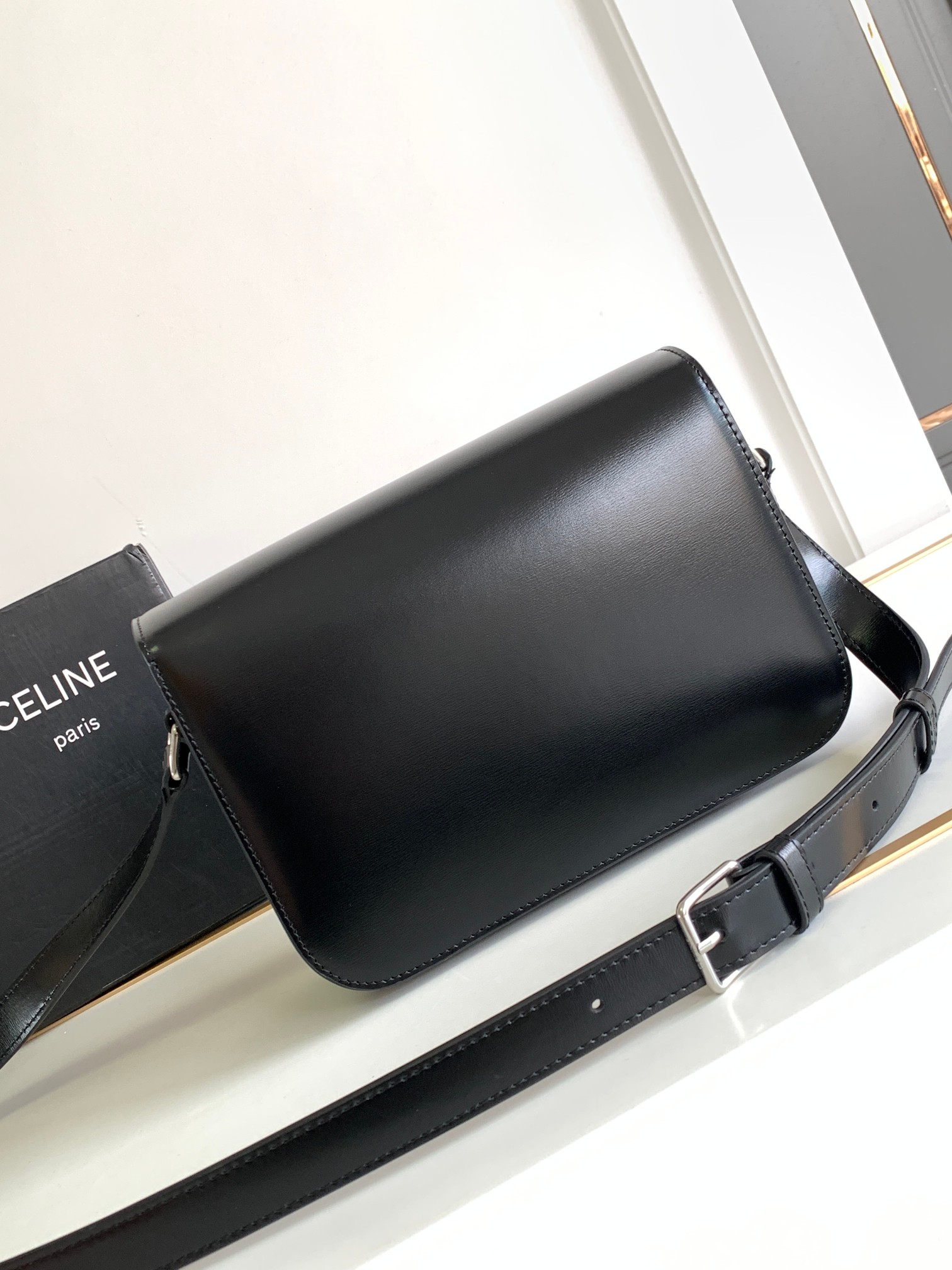 Ce**e classique triomphe bag