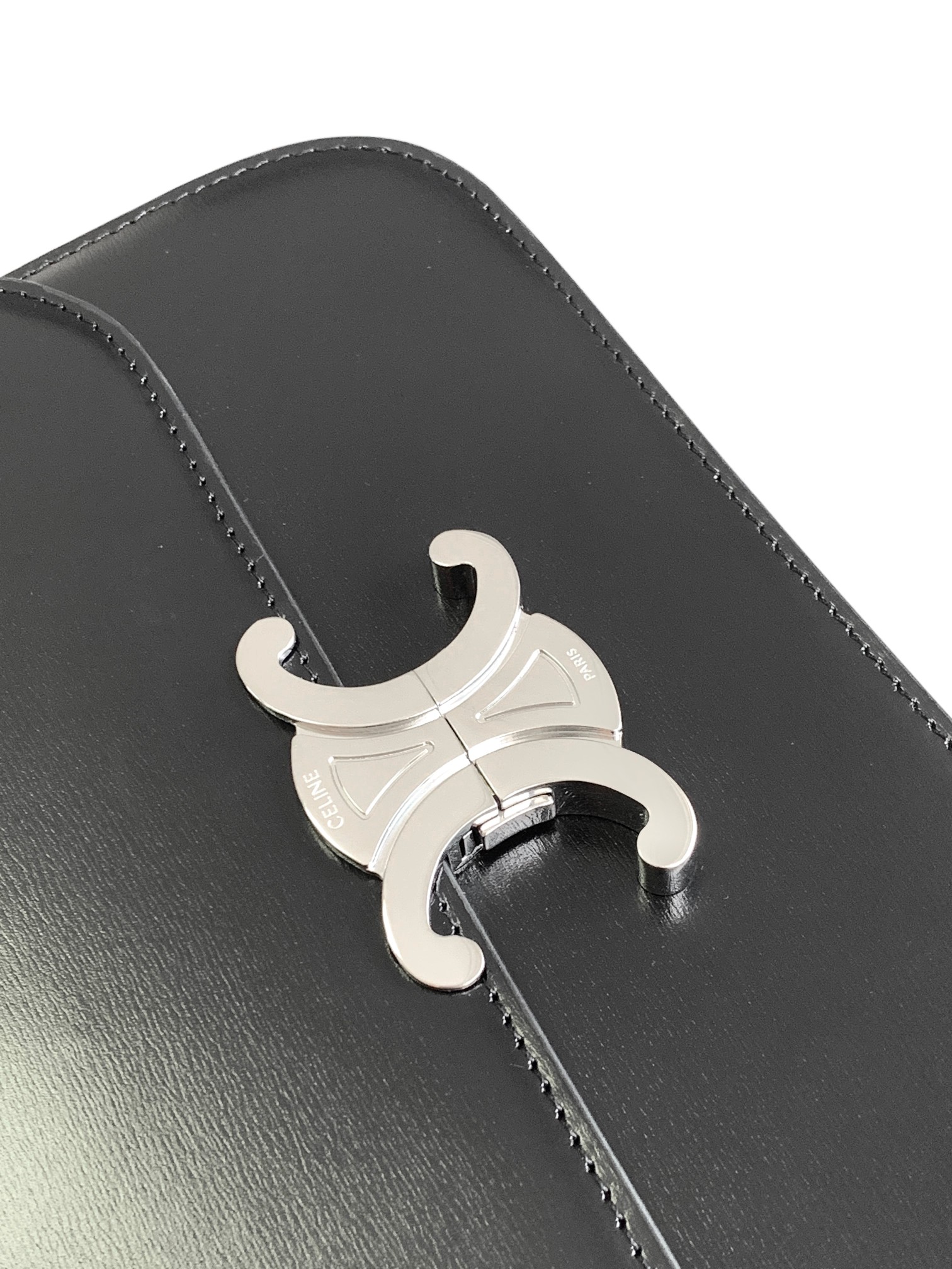 Ce**e classique triomphe bag