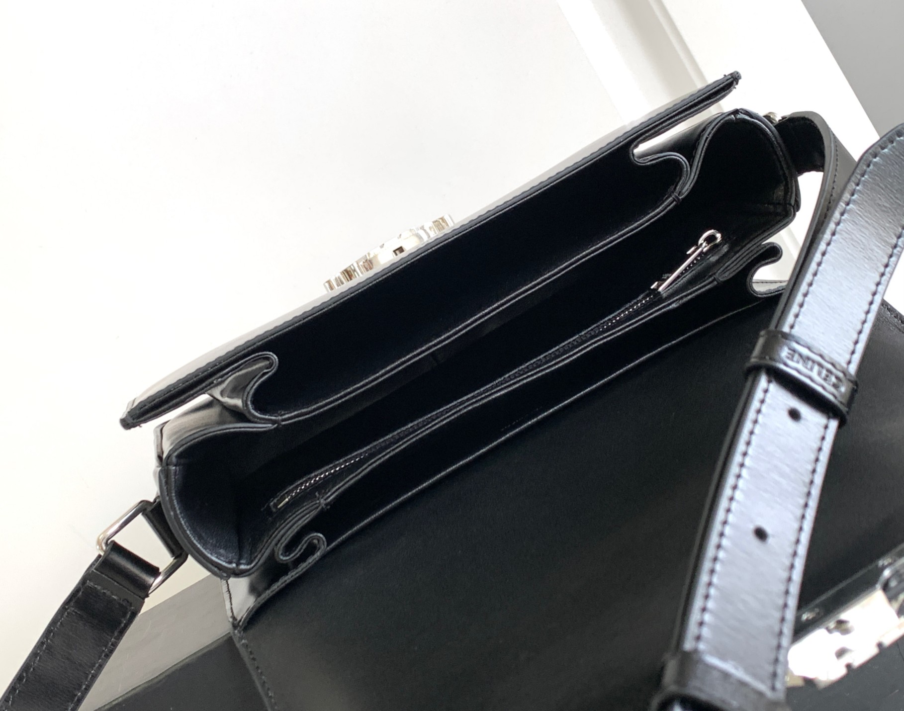 Ce**e classique triomphe bag