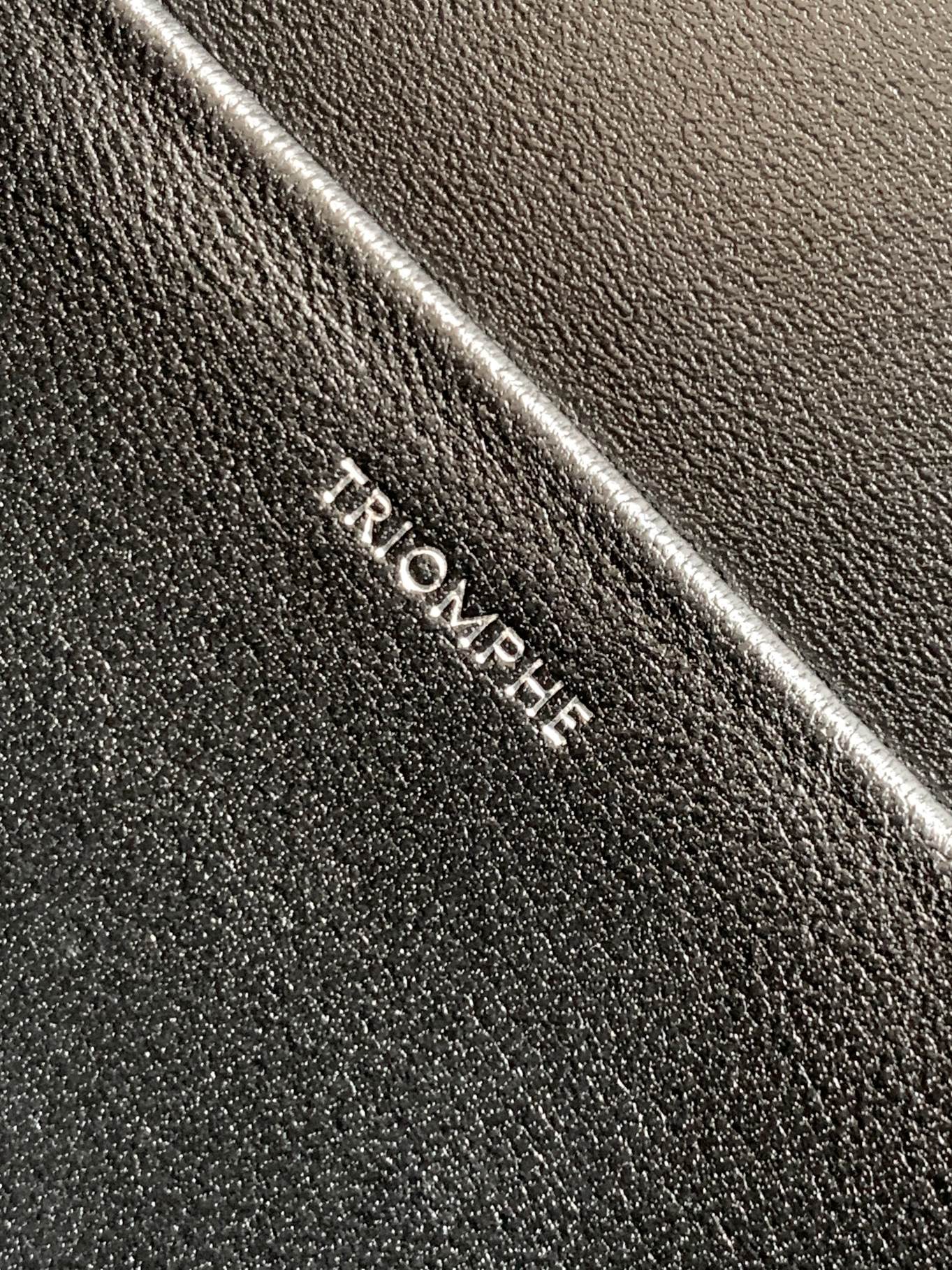 Ce**e classique triomphe bag