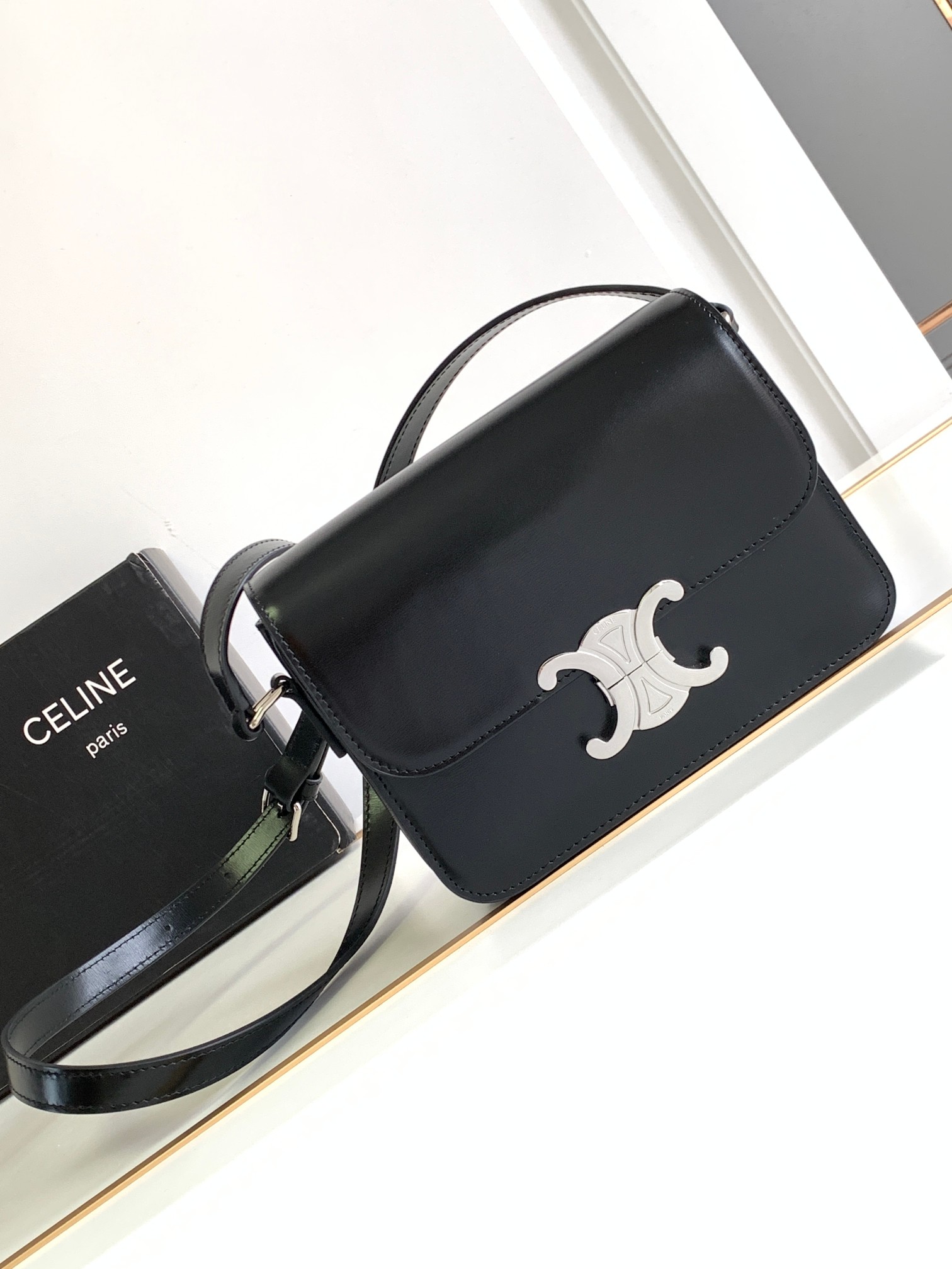 Ce**e teen triomphe bag