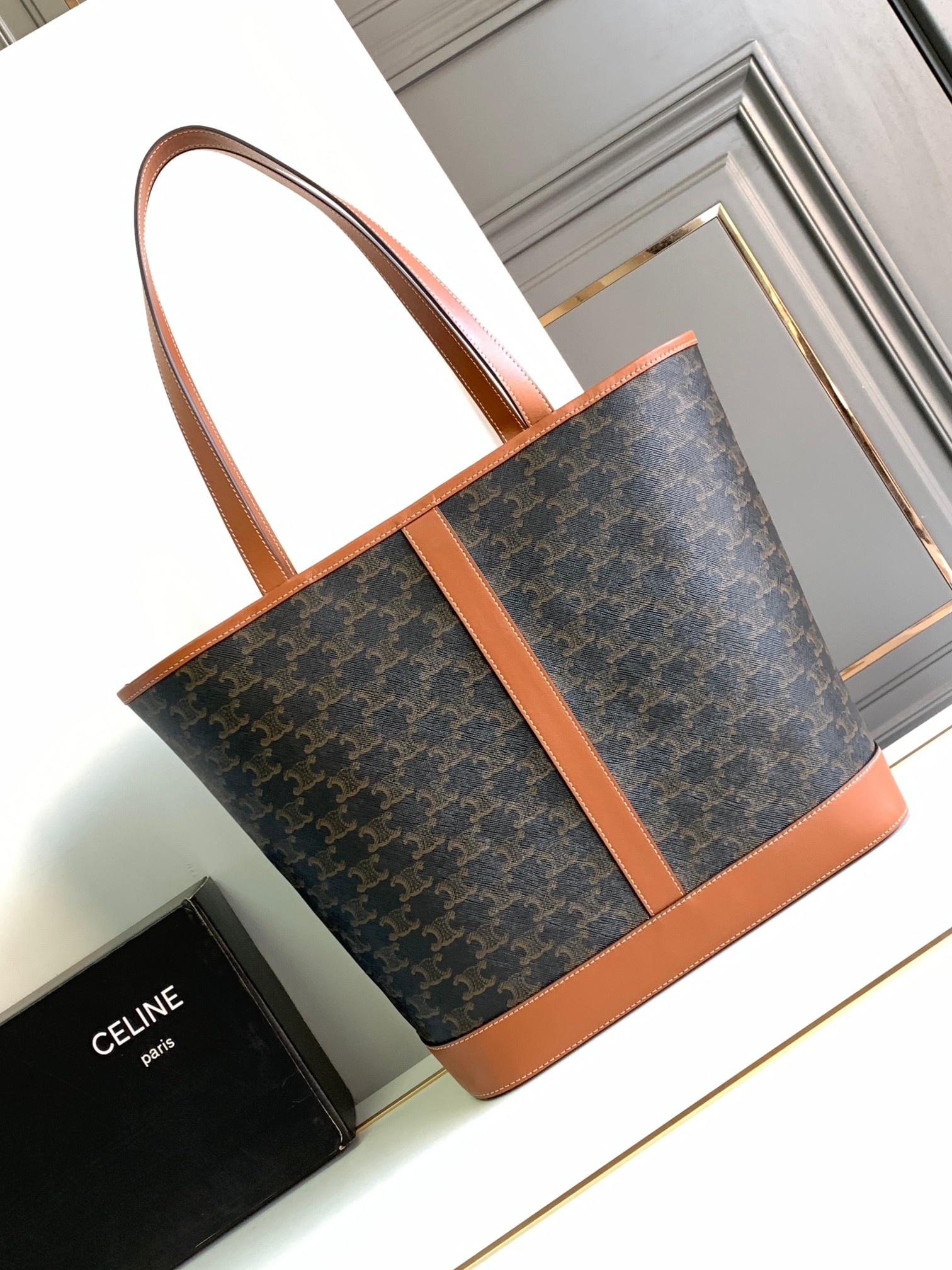 Ce**e medium cabas in triomphe canvas and calfskin
