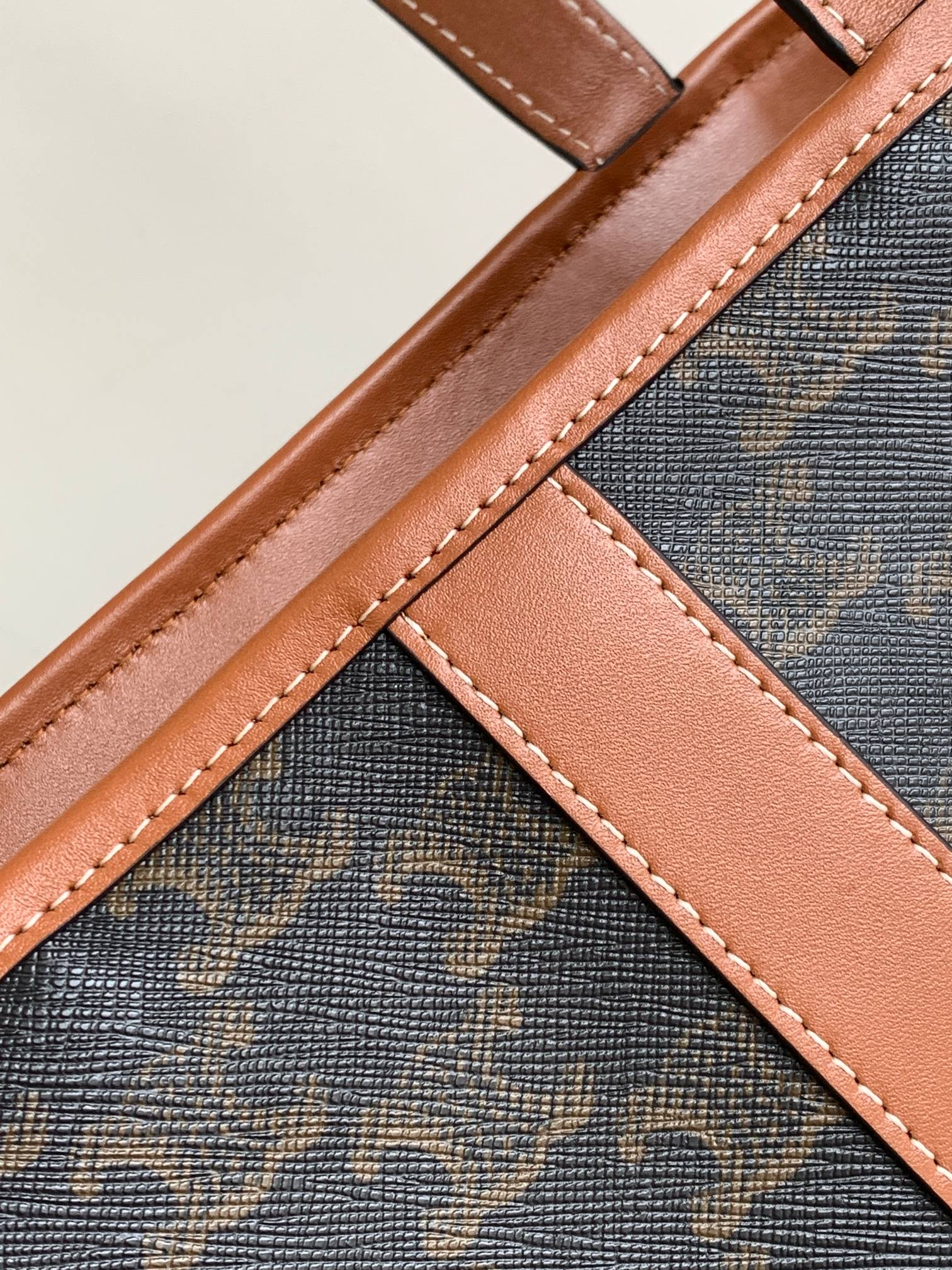 Ce**e small cabas in triomphe canvas and calfskin