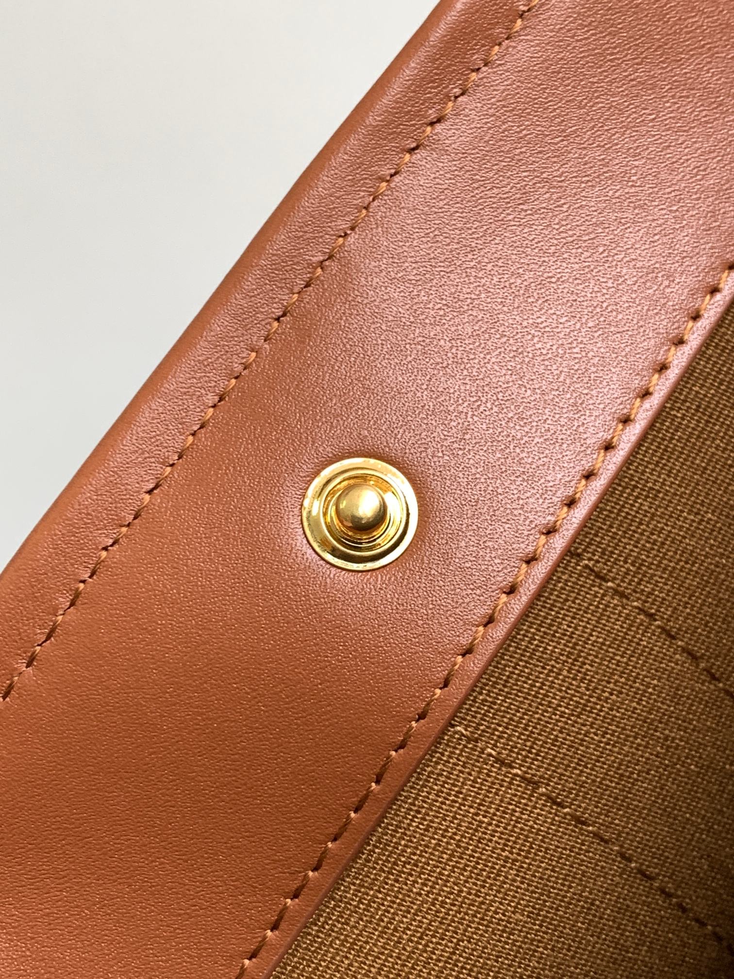 Ce**e small cabas in triomphe canvas and calfskin
