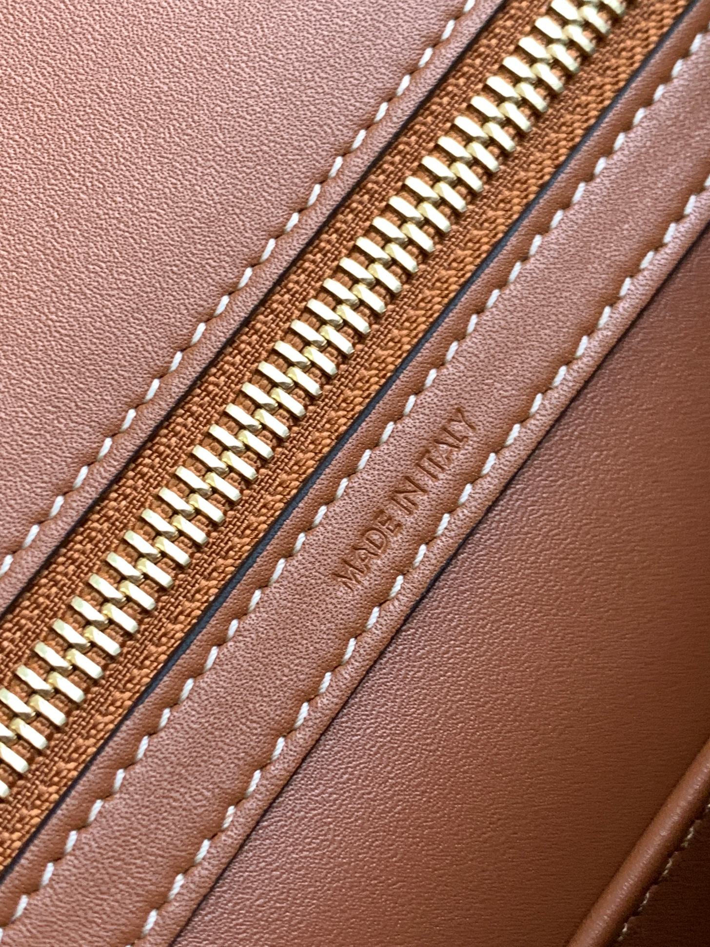 Ce**e teen Ce**e conti bag in natural calfskin