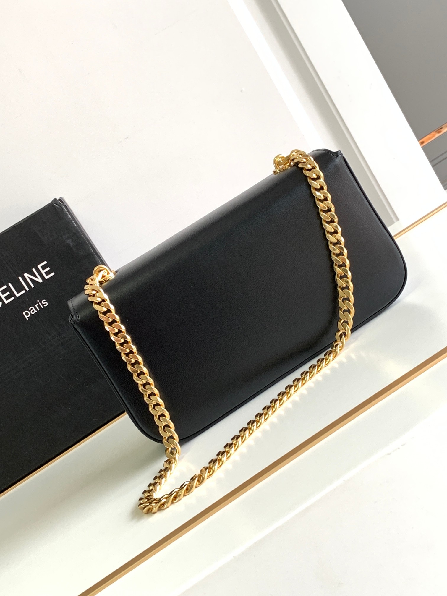 Ce**e chain shoulder bag claude