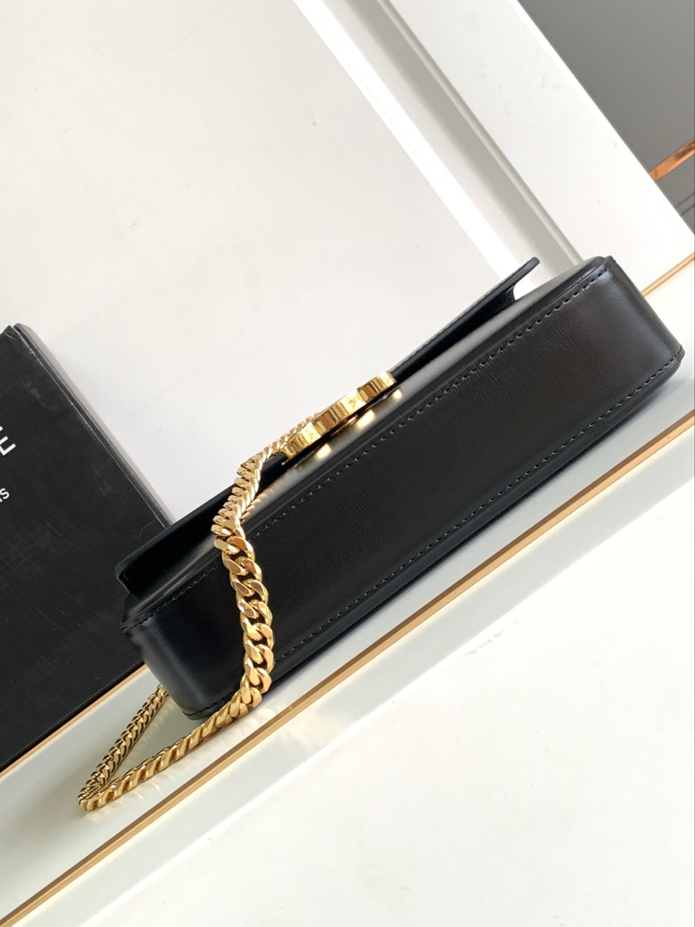 Ce**e chain shoulder bag claude