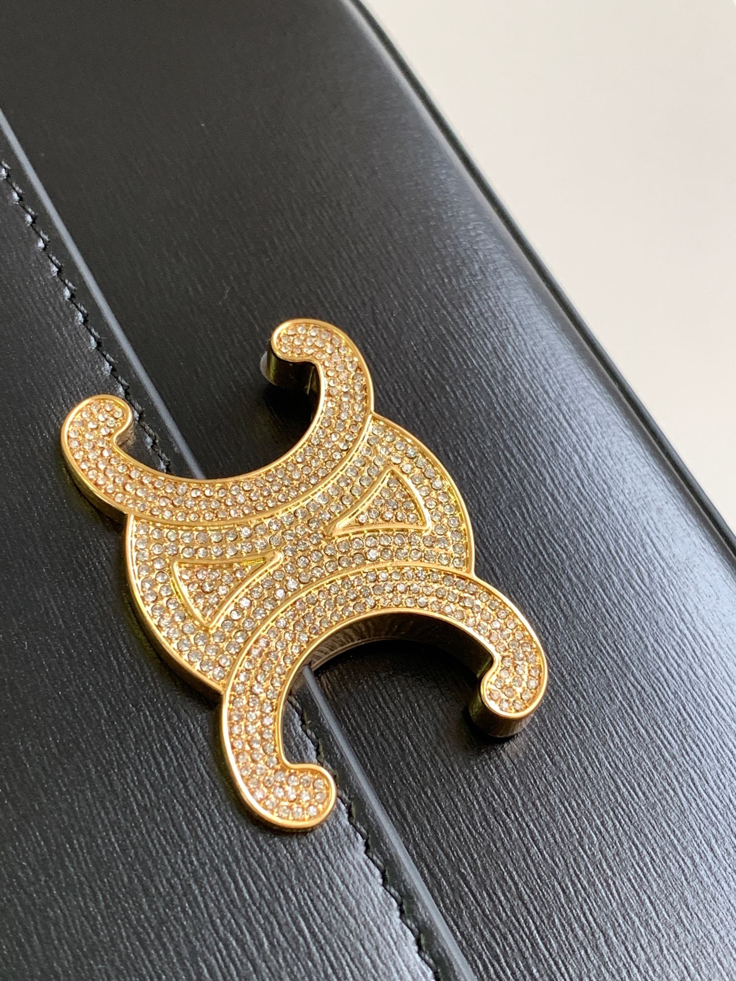Ce**e chain shoulder bag claude