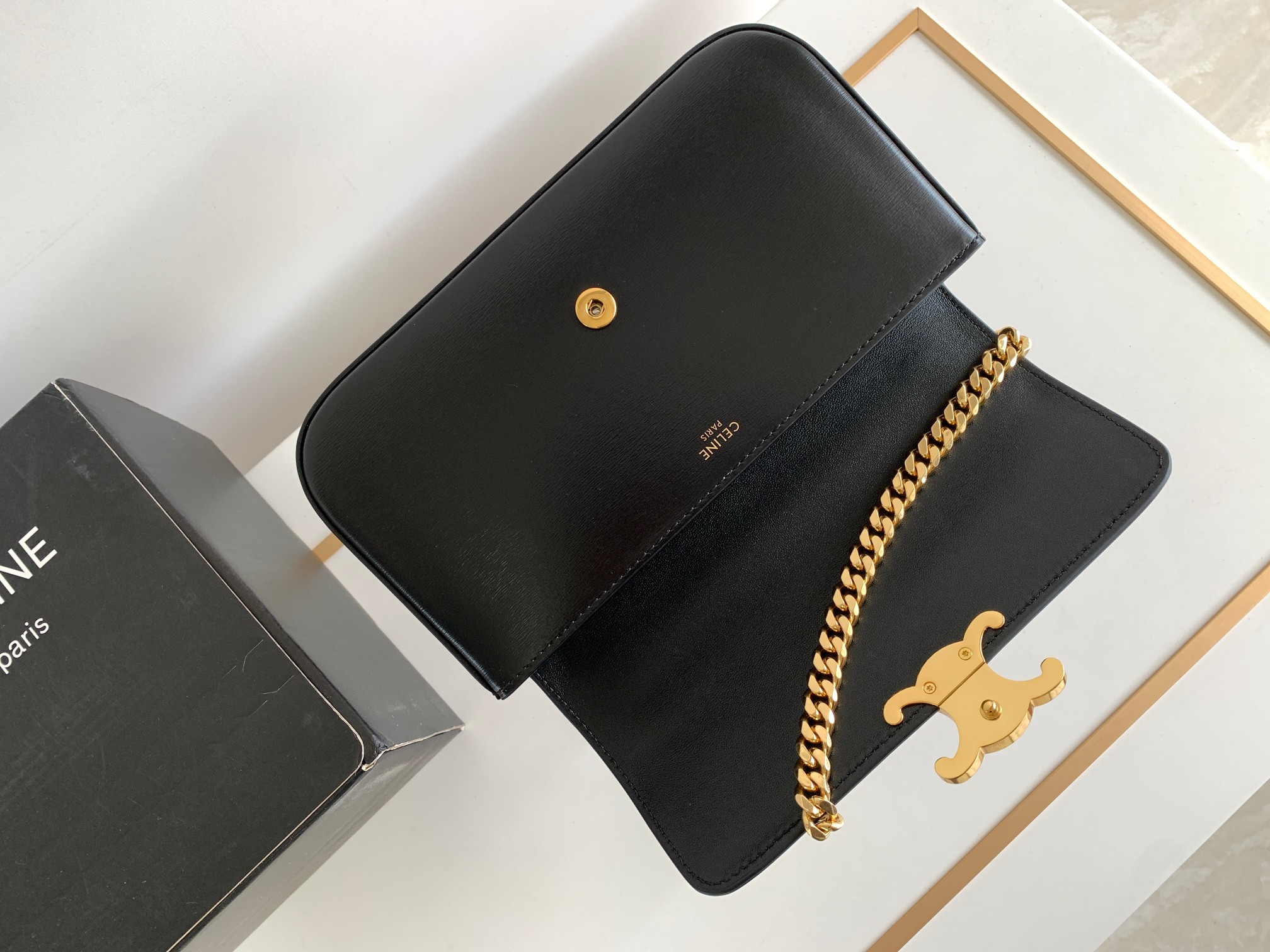 Ce**e chain shoulder bag claude