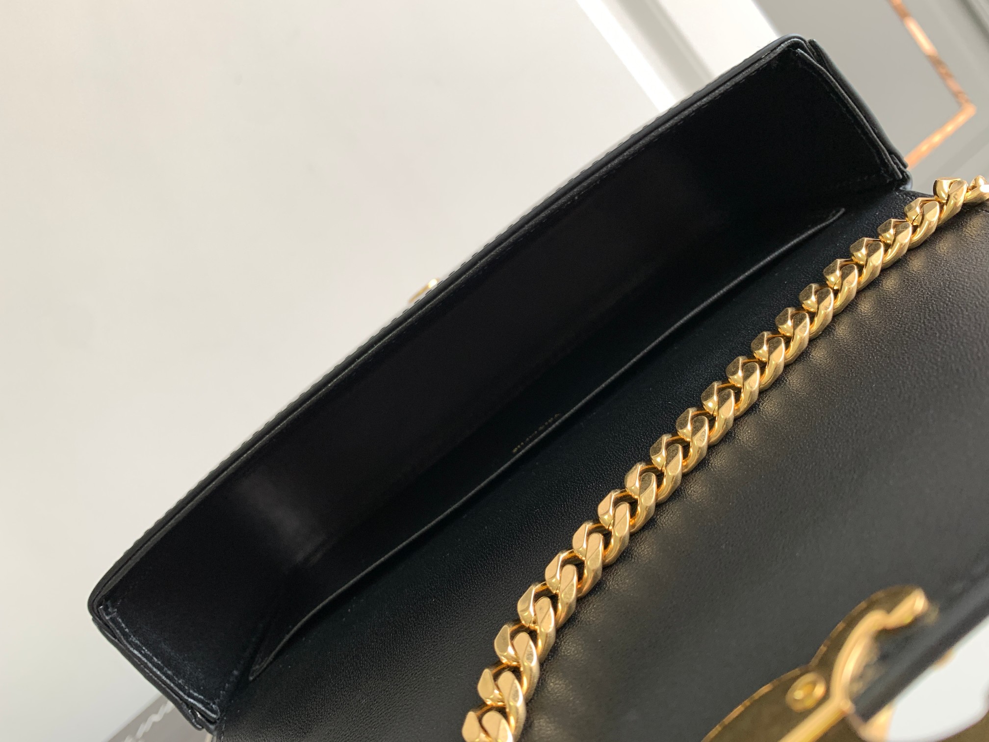 Ce**e chain shoulder bag claude