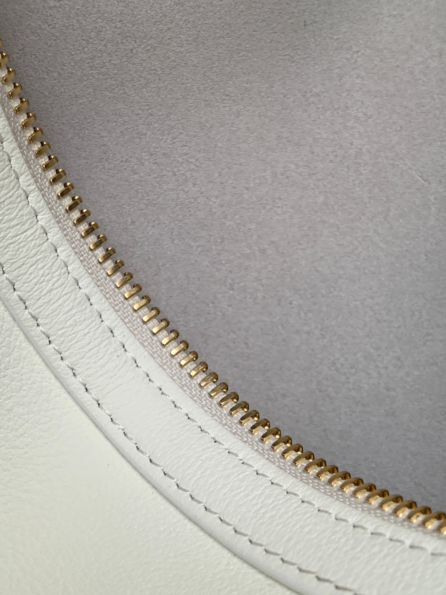 ce**e heloise bag in S*pple calfskin moon