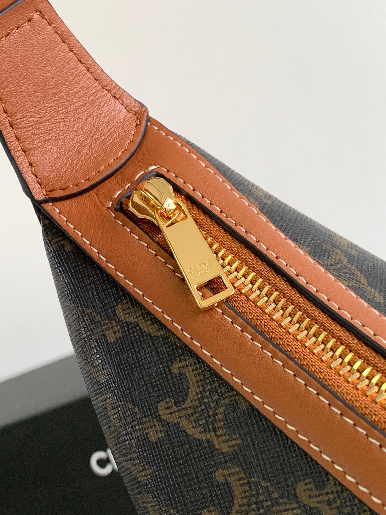 Ce**e heloise bag in triomphe canvas and calfskin tan
