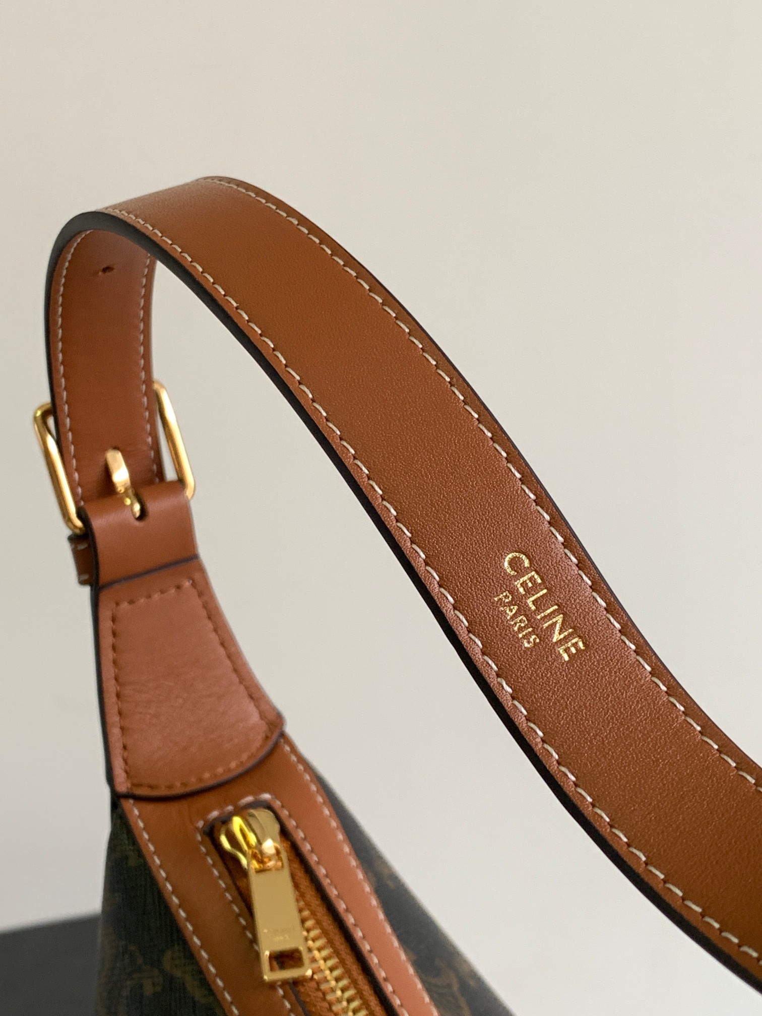Ce**e heloise bag in triomphe canvas and calfskin tan