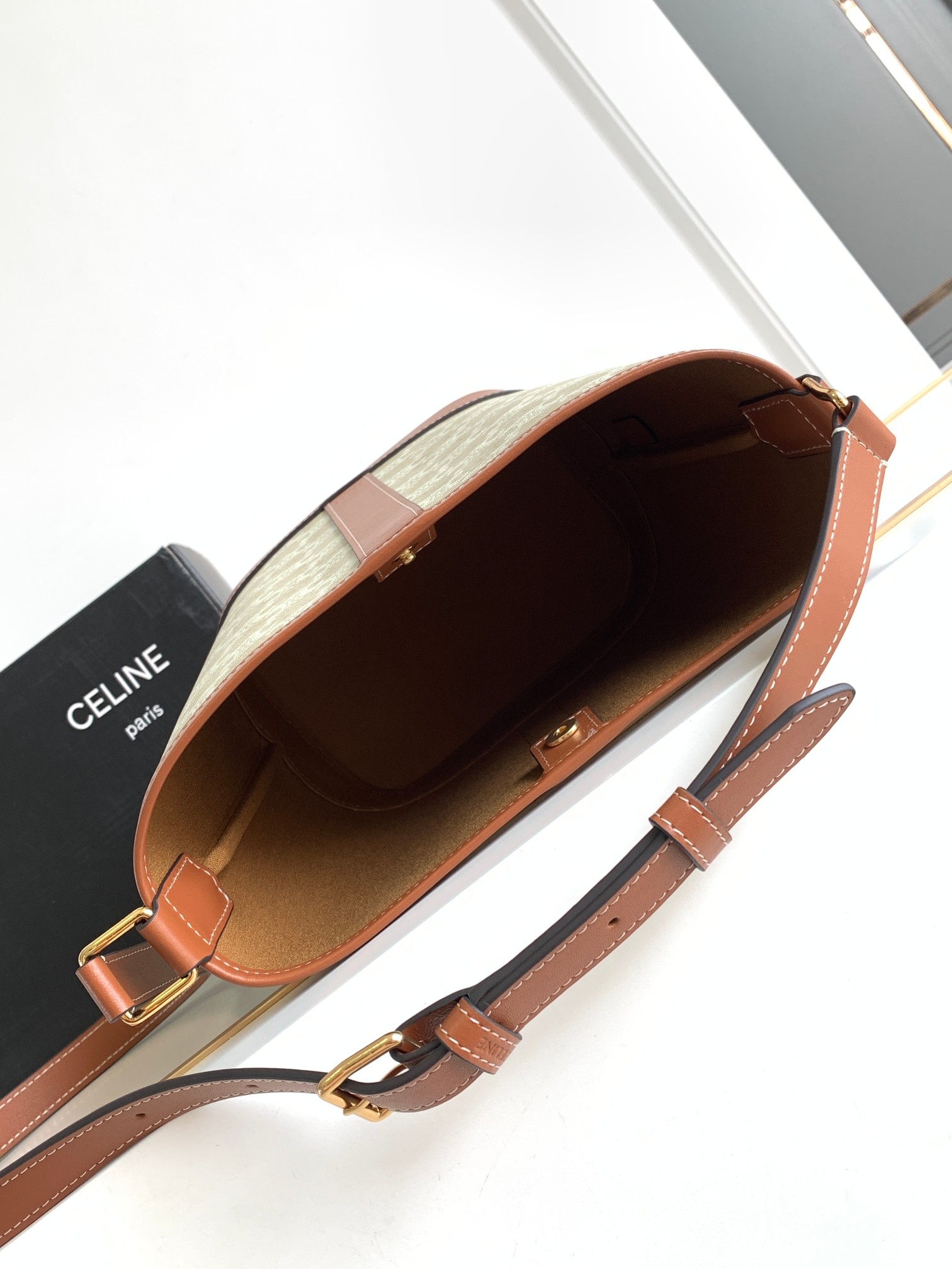 Ce**e small bucket in triomphe canvas and calfskin