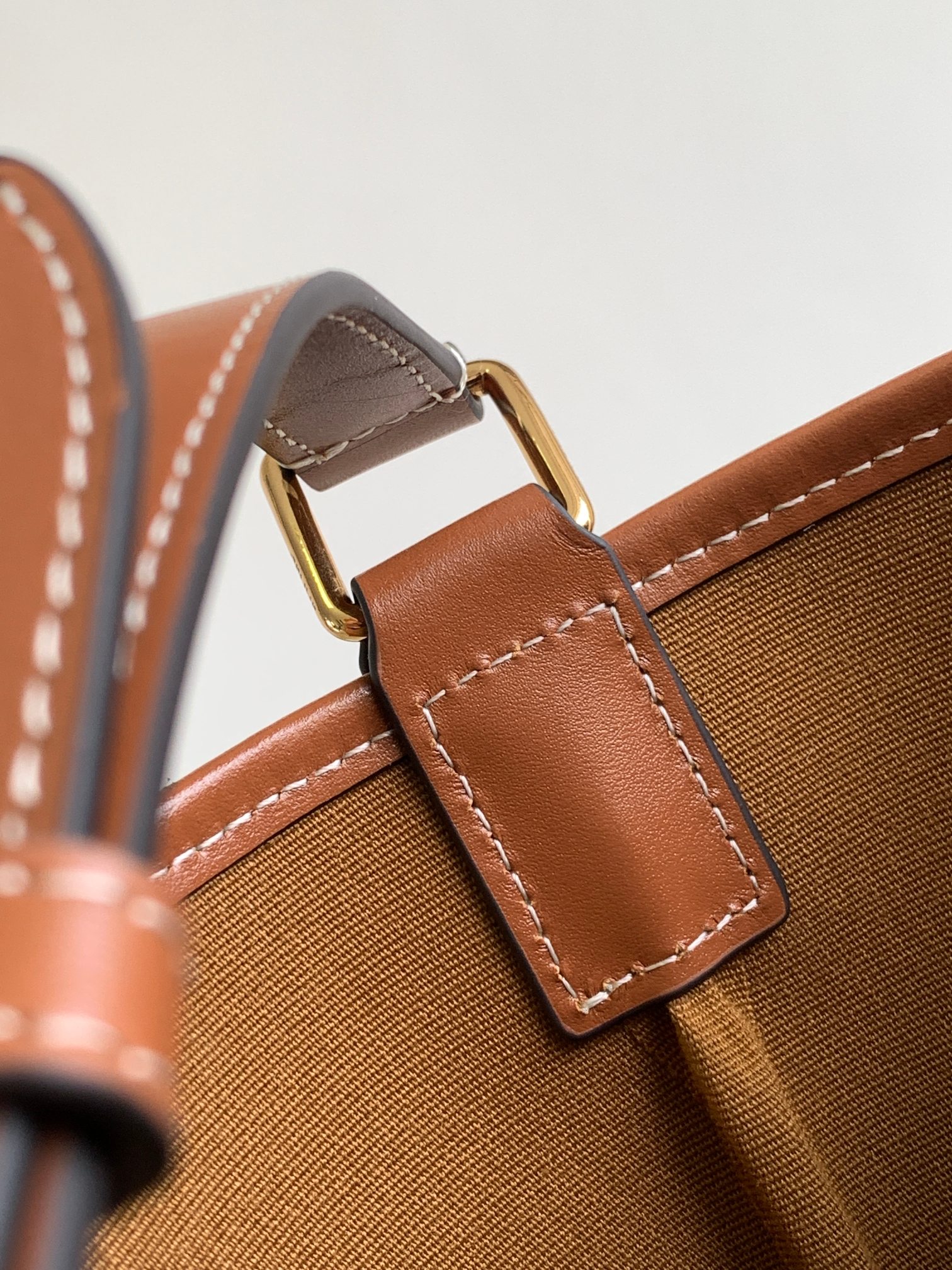 Ce**e small bucket in triomphe canvas and calfskin