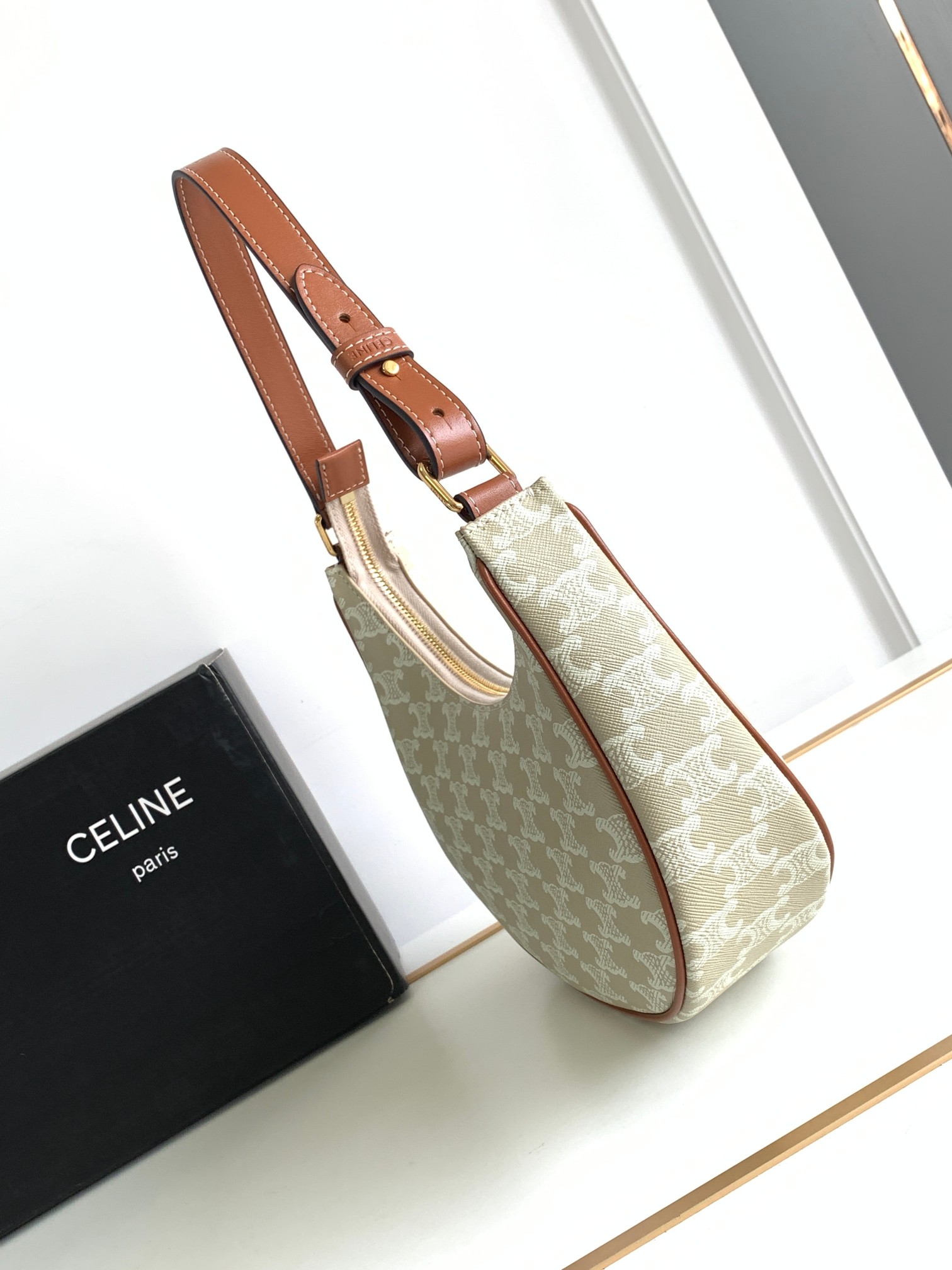 Ce**e ava triomphe bag