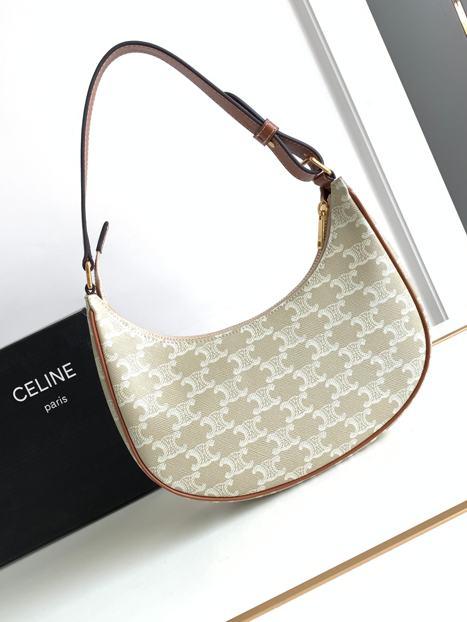 Ce**e ava triomphe bag