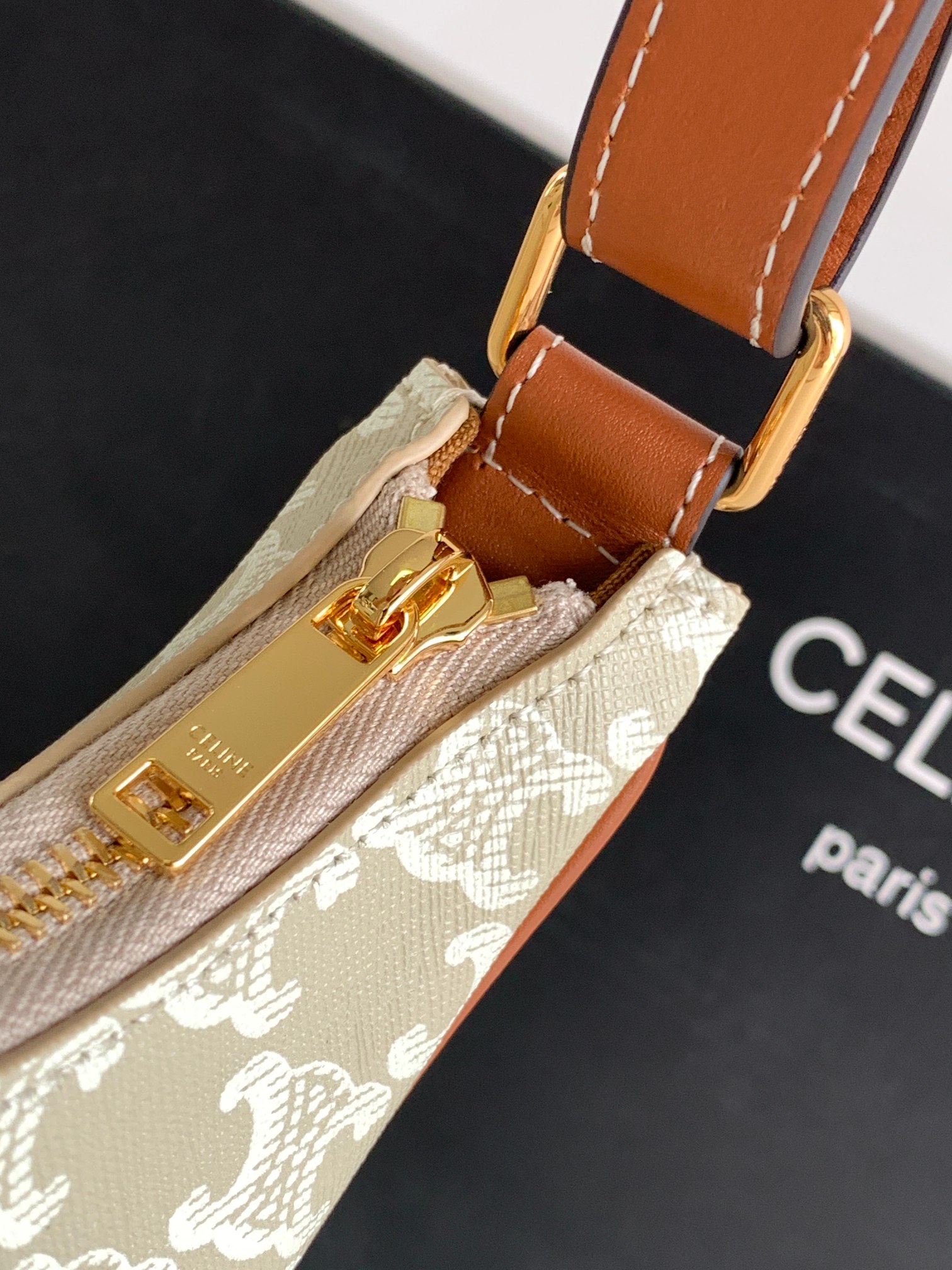 Ce**e ava triomphe bag
