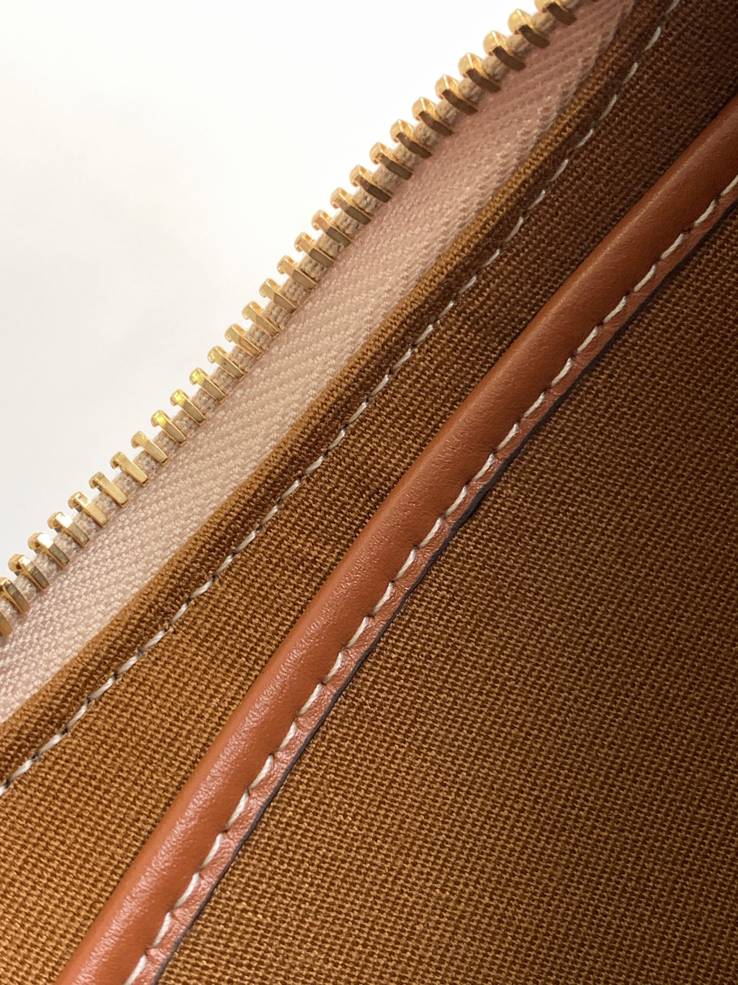 Ce**e ava triomphe bag