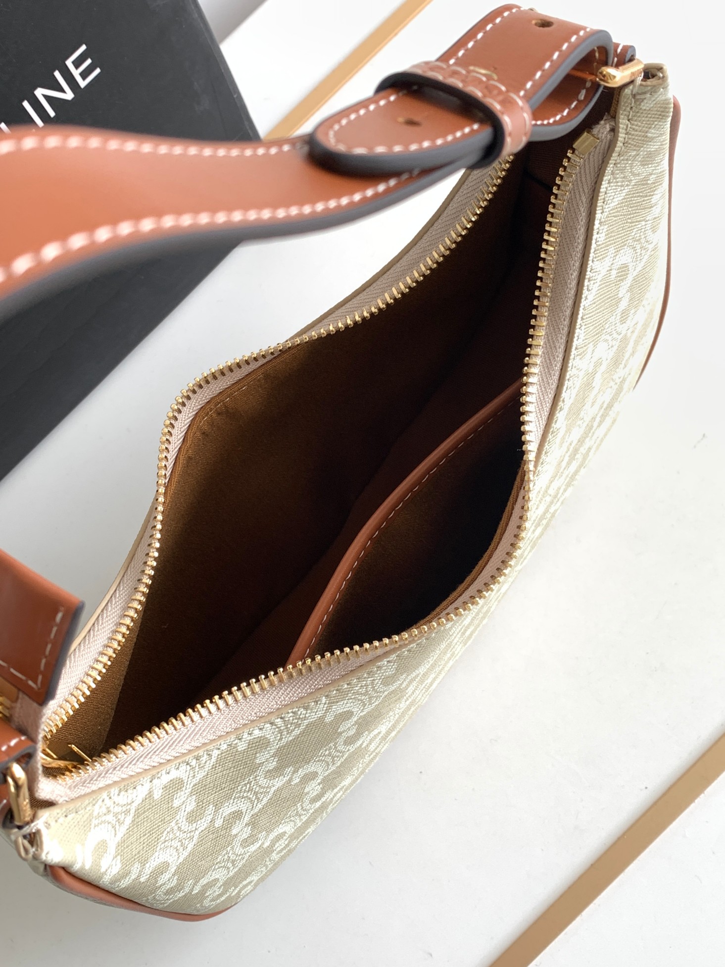 Ce**e ava triomphe bag