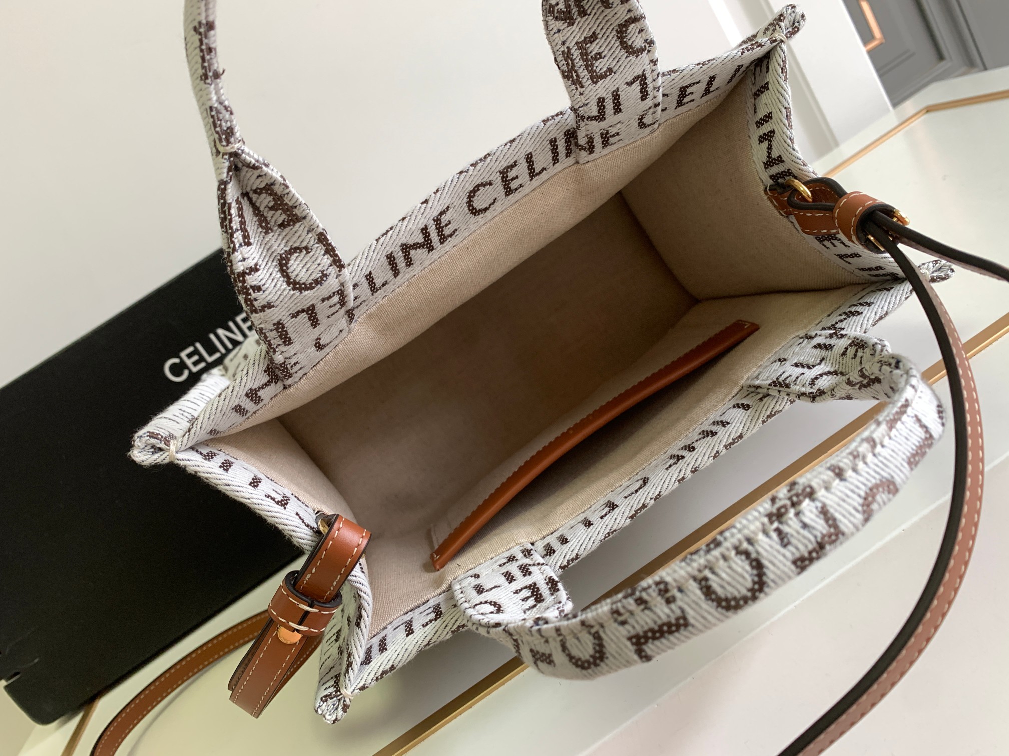 Ce**e small cabas thais