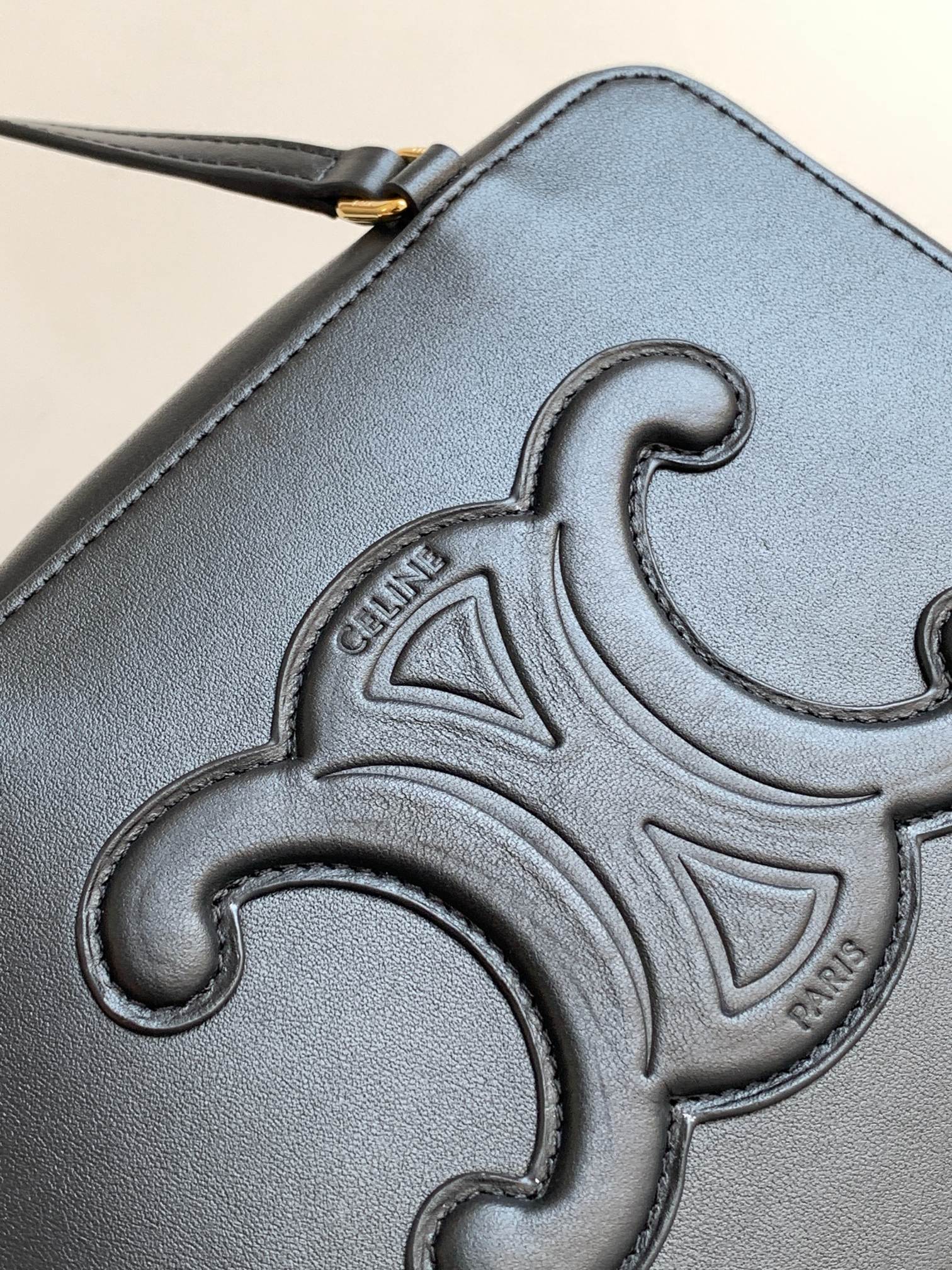 Ce**e folded cube bag in smooth calfskin