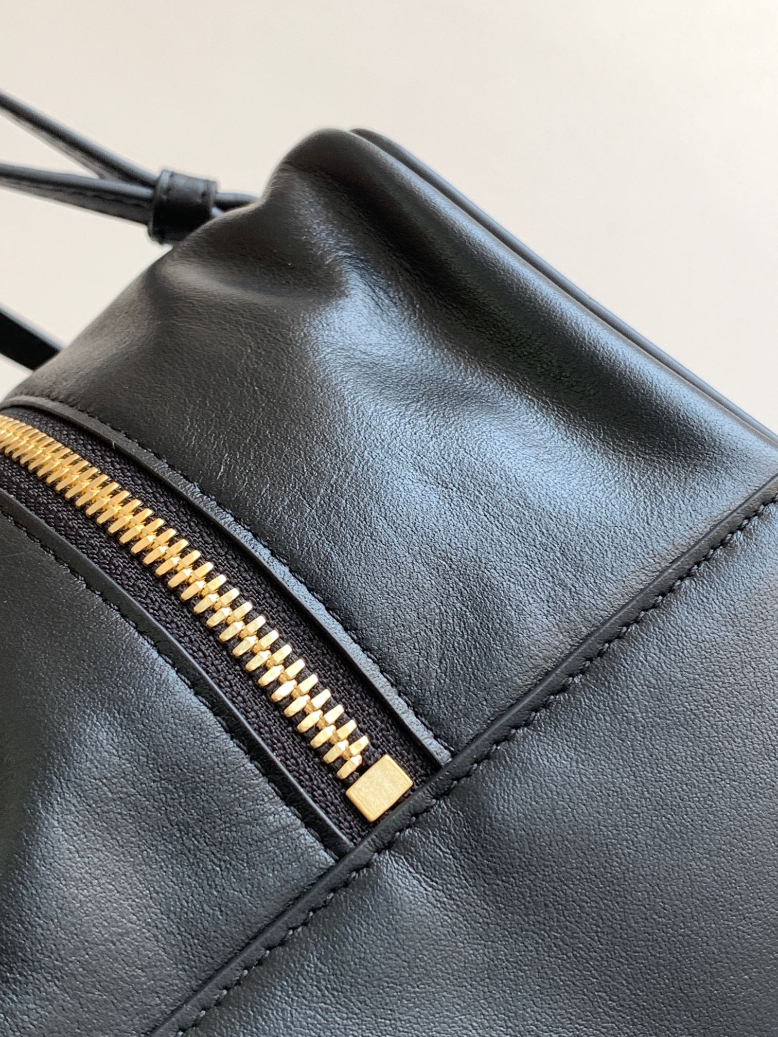 Ce**e folded cube bag in smooth calfskin